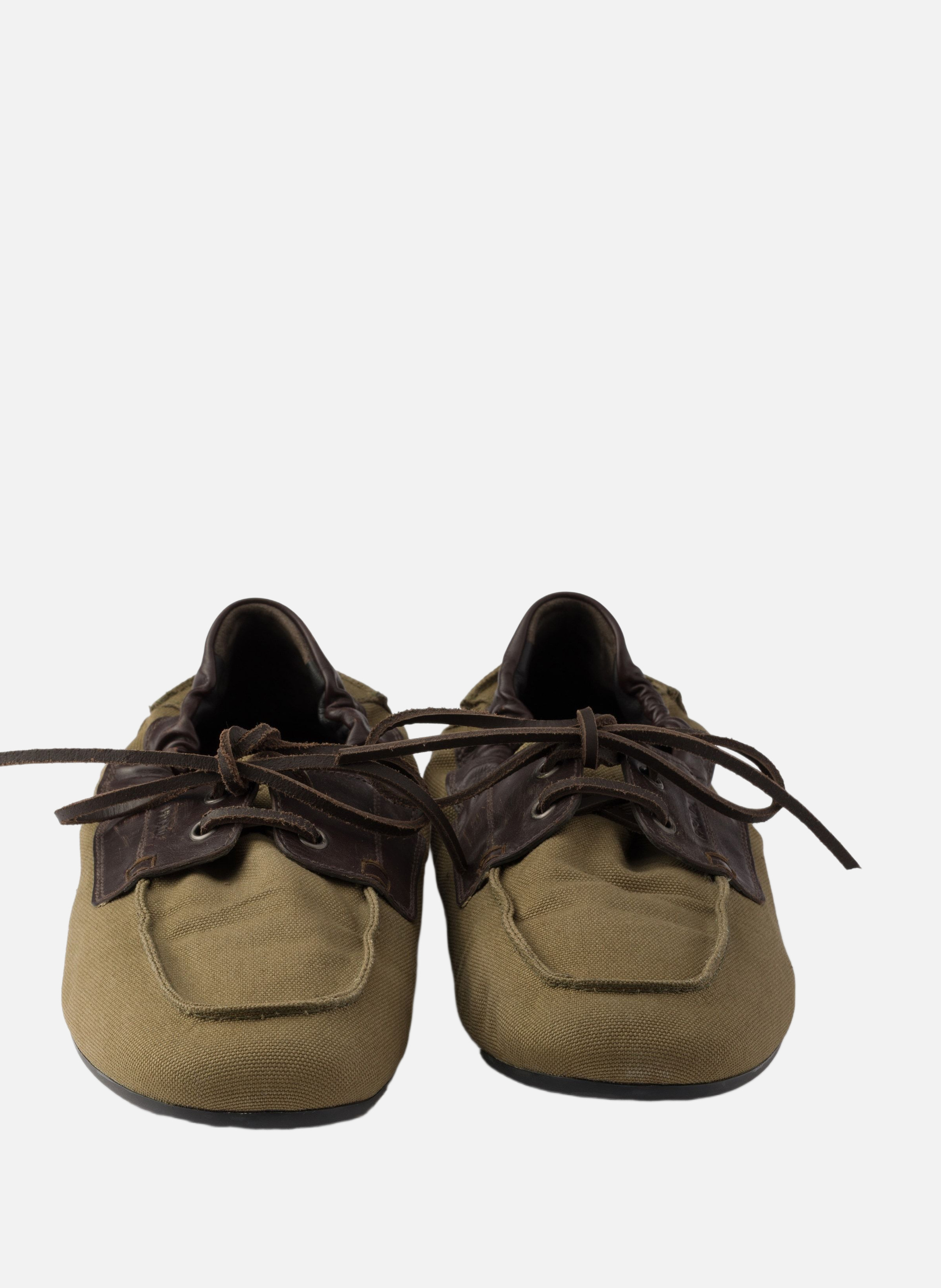 Chaussures bateau en toile vieillie et cuir PRADA Vert