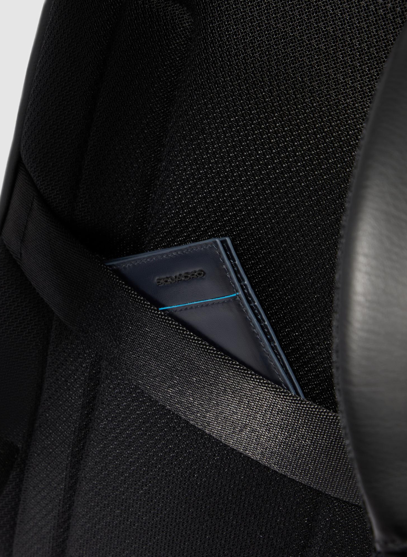 Sac à dos extensible pour ordinateur 15,6" PIQUADRO Noir