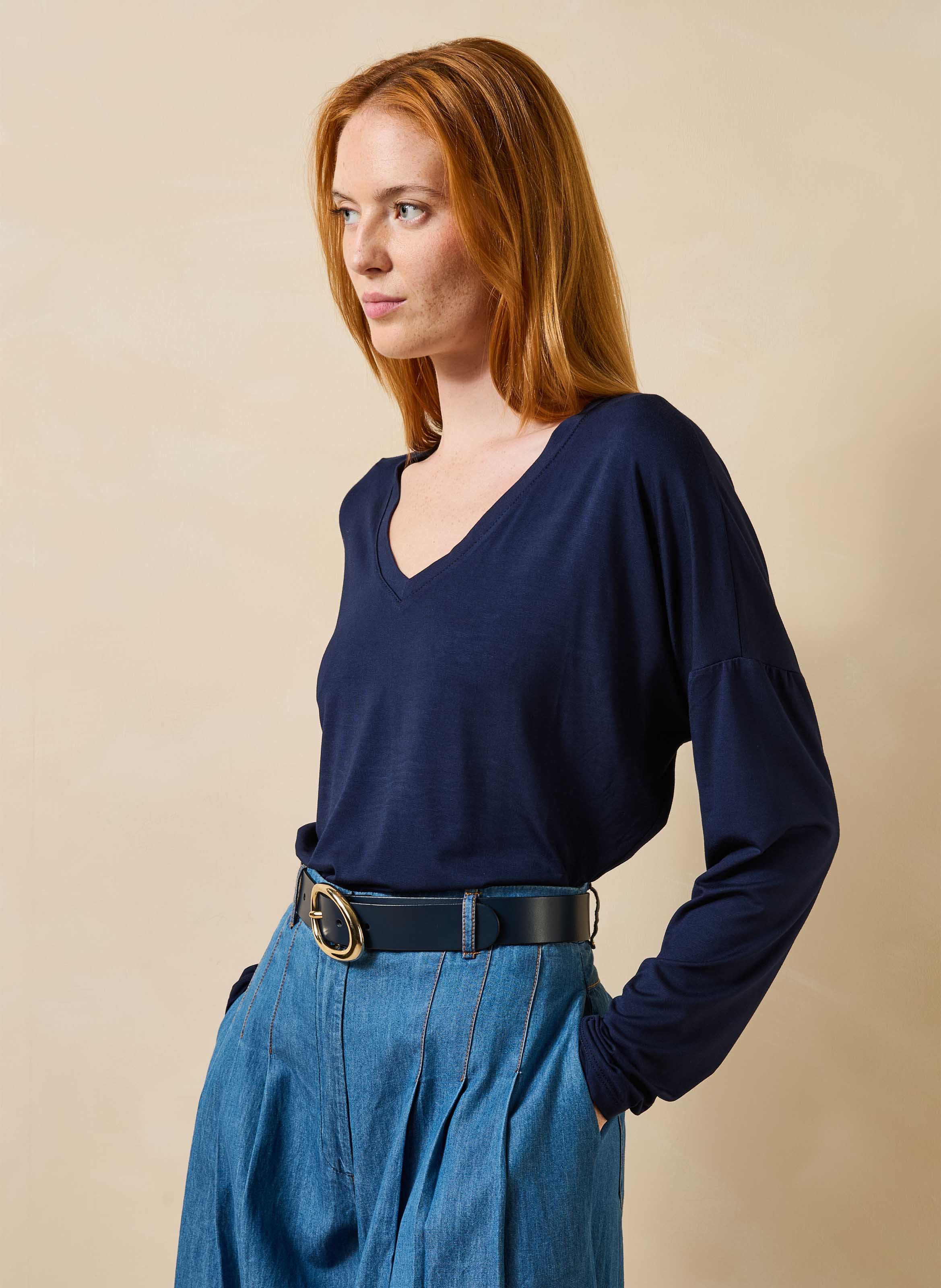 Ruimvallend effen T-shirt met V-hals LA FEE MARABOUTEE Blauw