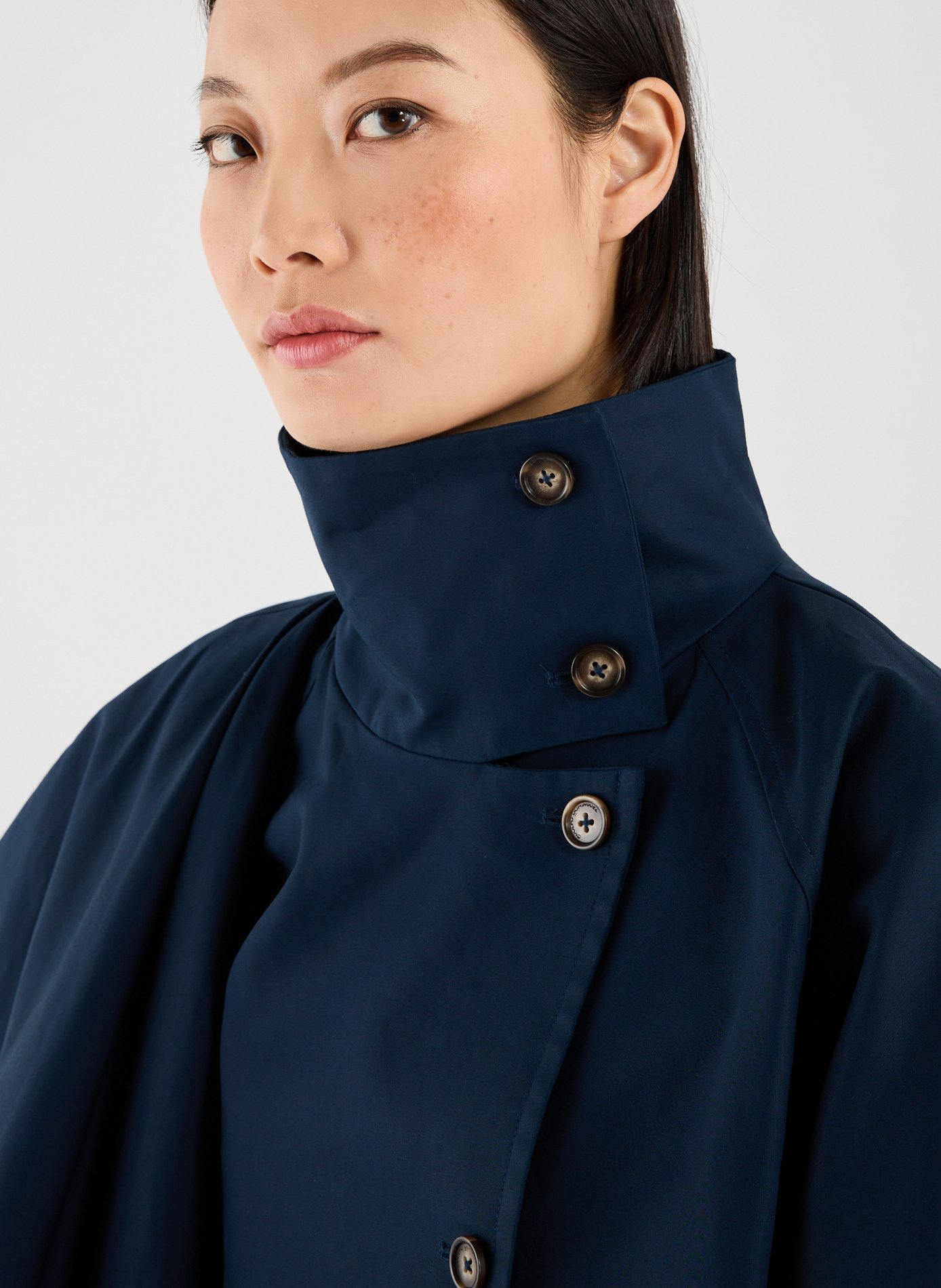 Trench court avec châle  ADOLFO DOMINGUEZ Bleu