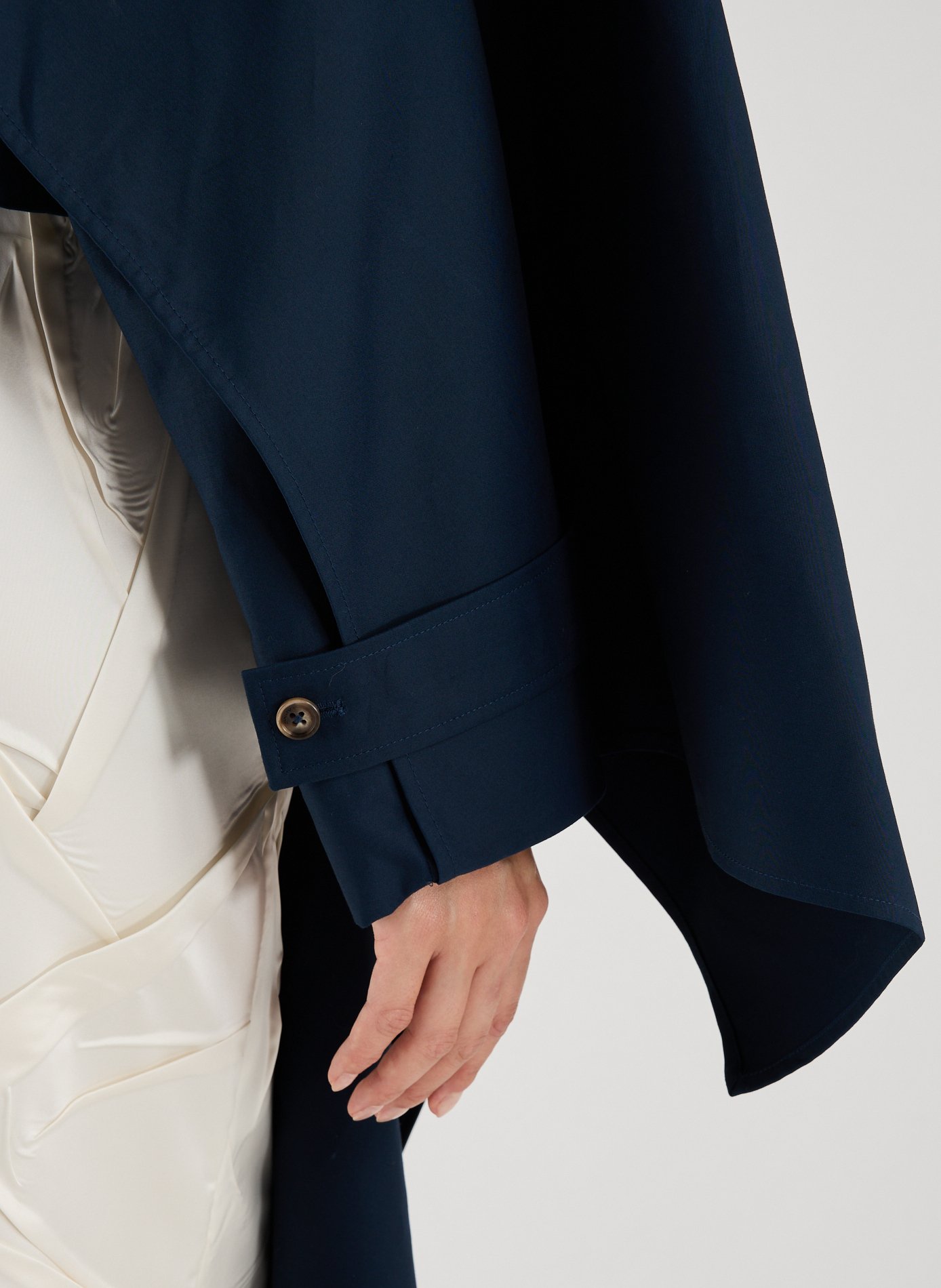 Trench court avec châle  ADOLFO DOMINGUEZ Bleu