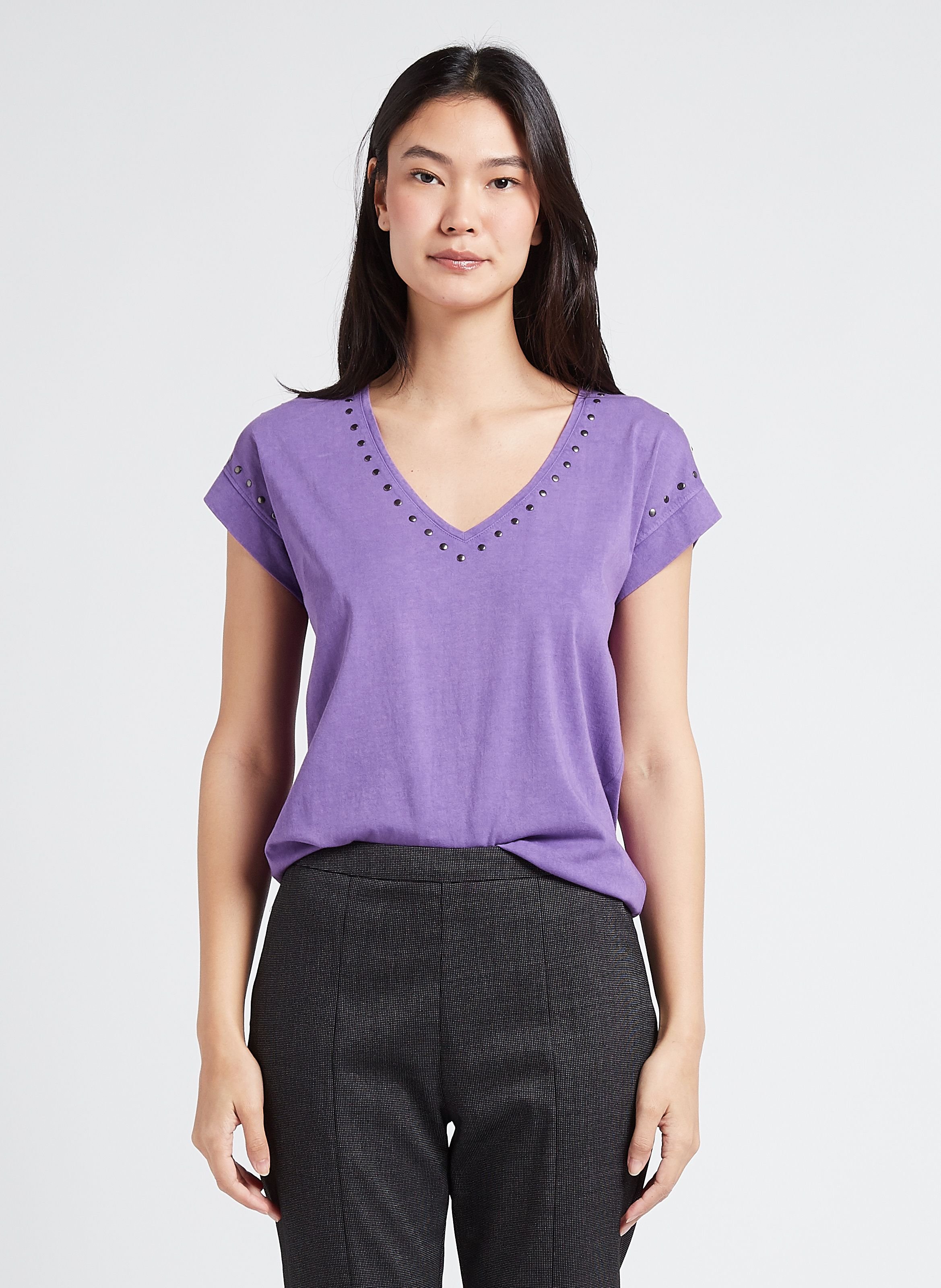 Tee shirt col v clouté