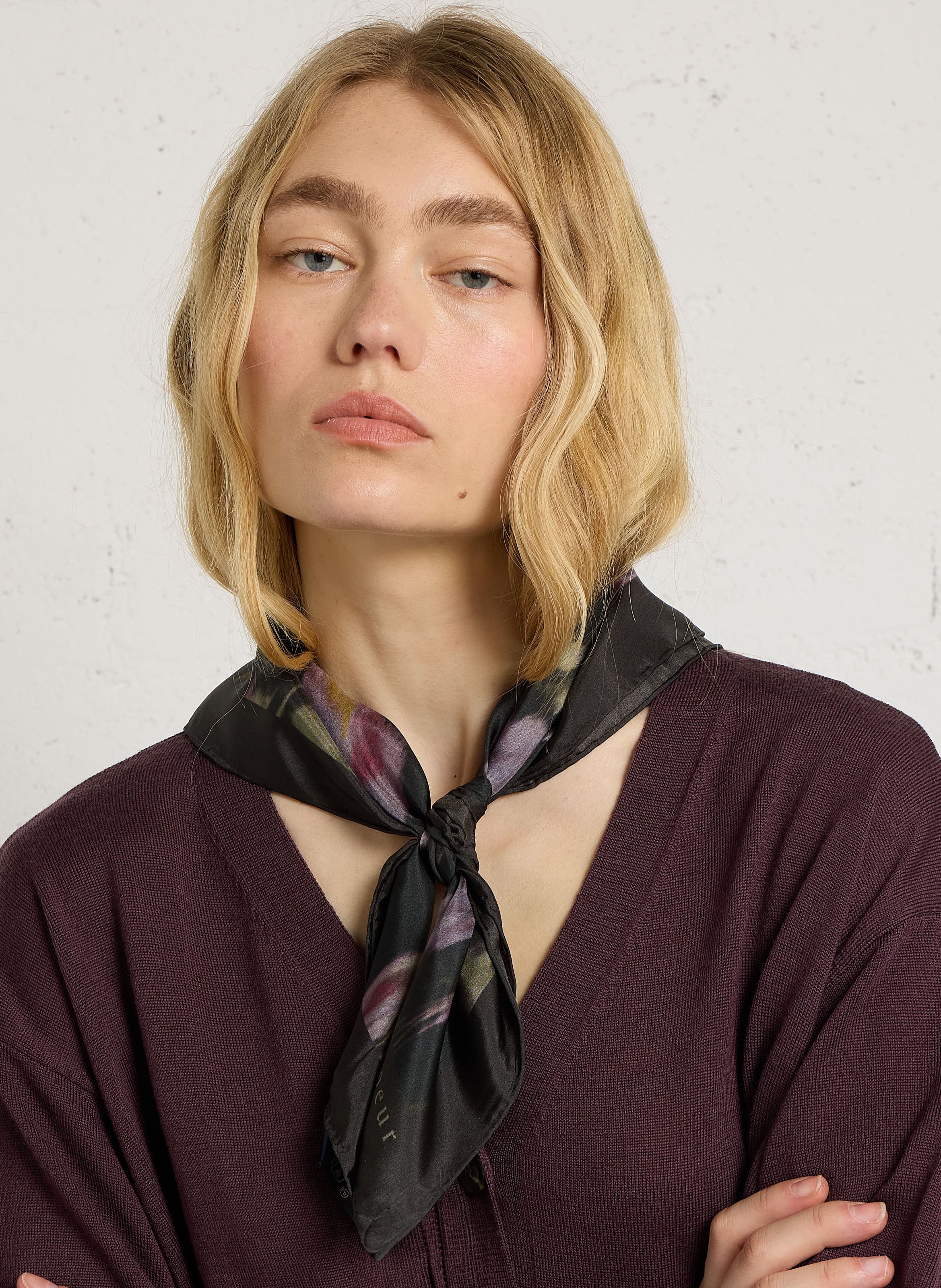 Foulard en soie imprimé capucine SOEUR Gris