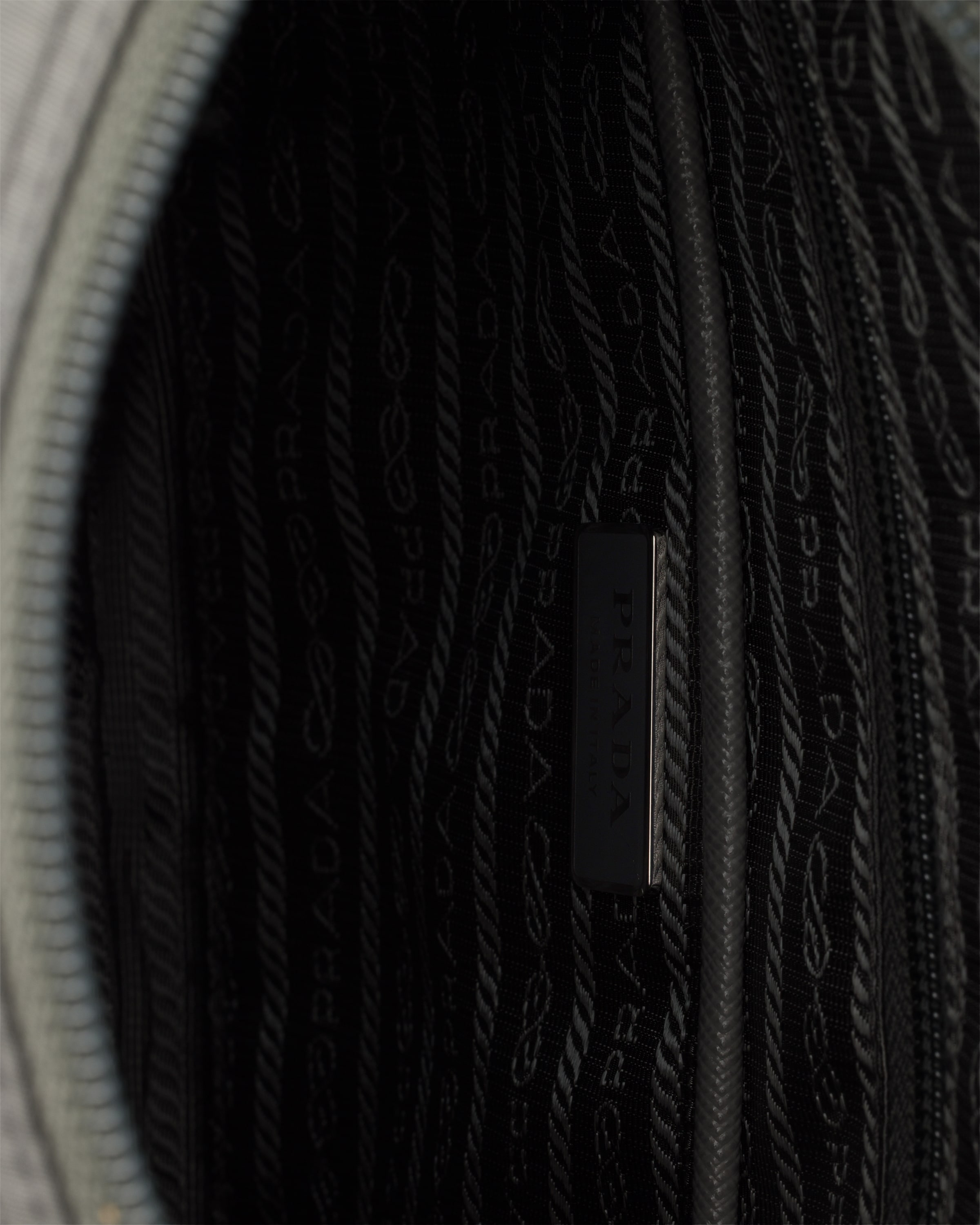 Sac porté épaule en re-nylon PRADA Gris