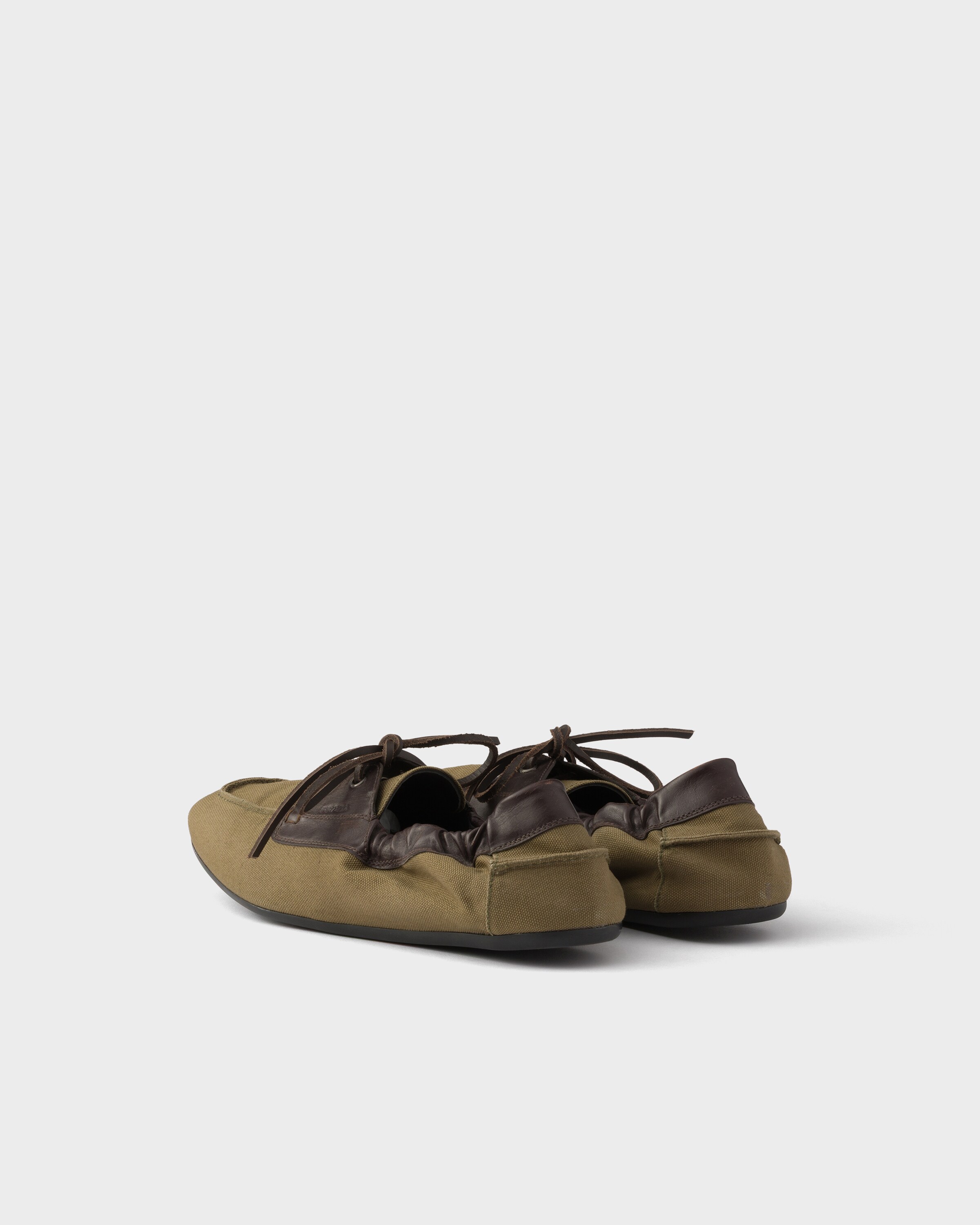 Chaussures bateau en toile vieillie et cuir PRADA Vert