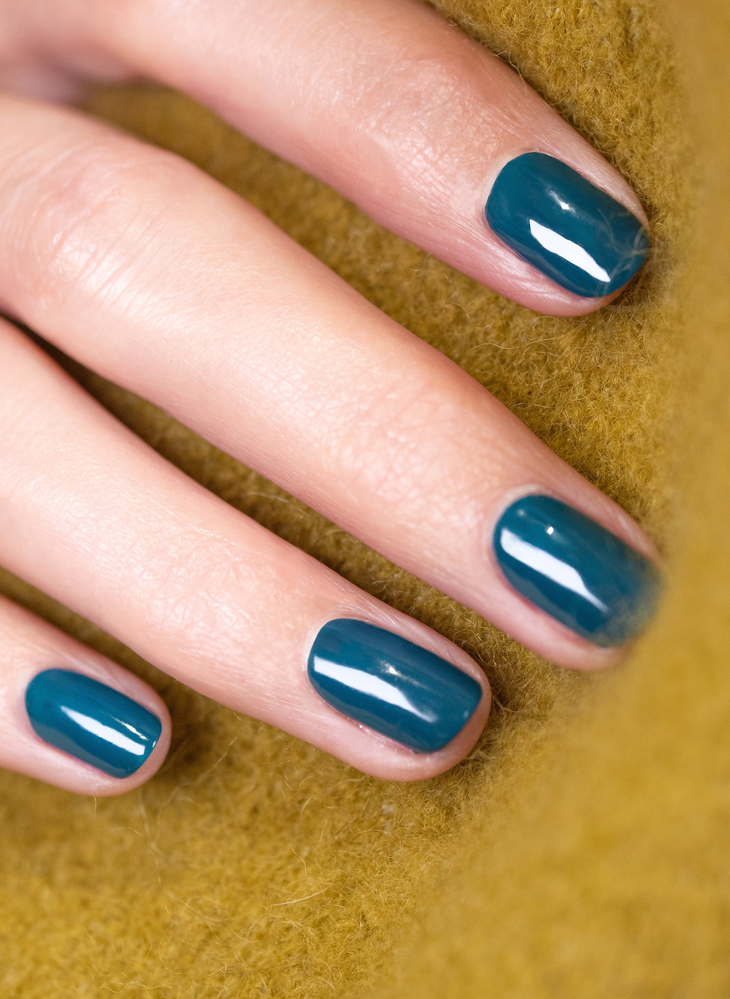 Vernis Green MANUCURIST Dark clover