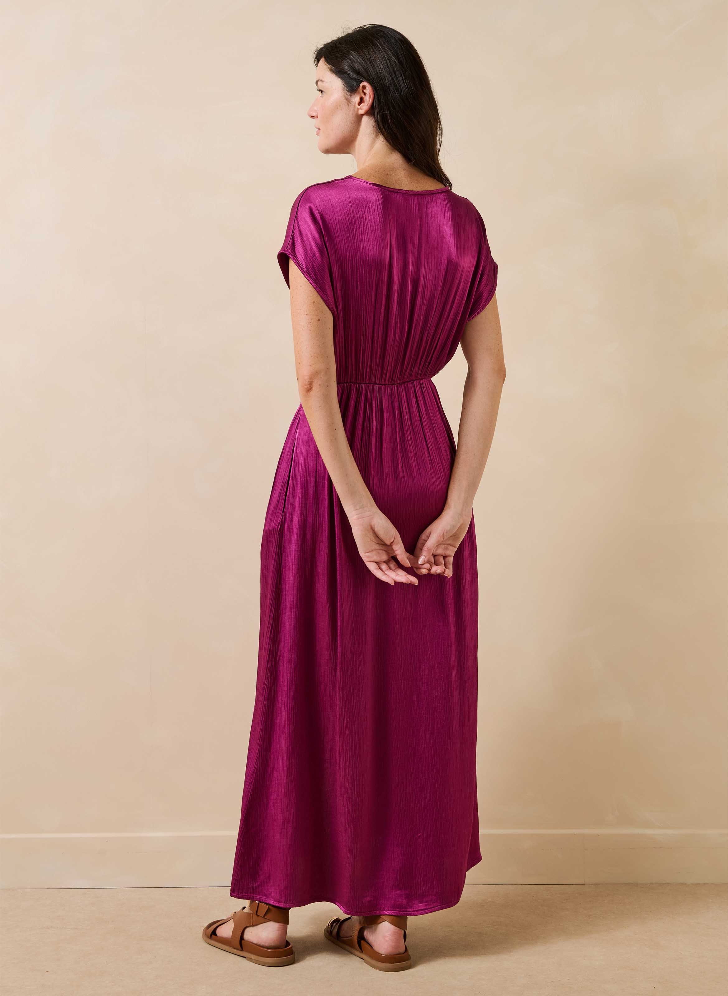 Midi-jurk met V-hals en satijneffect LA FEE MARABOUTEE Paars