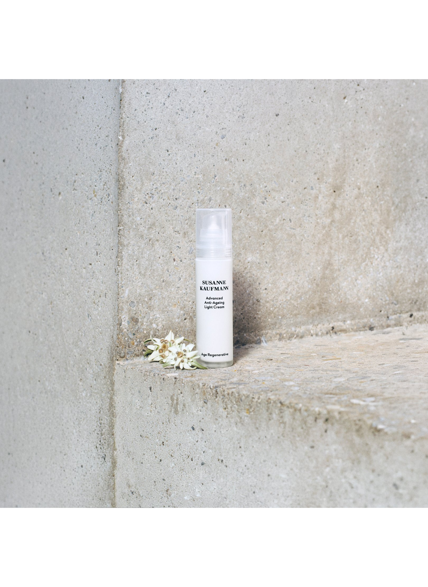 Advanced anti-aging light cream SUSANNE KAUFMANN No color