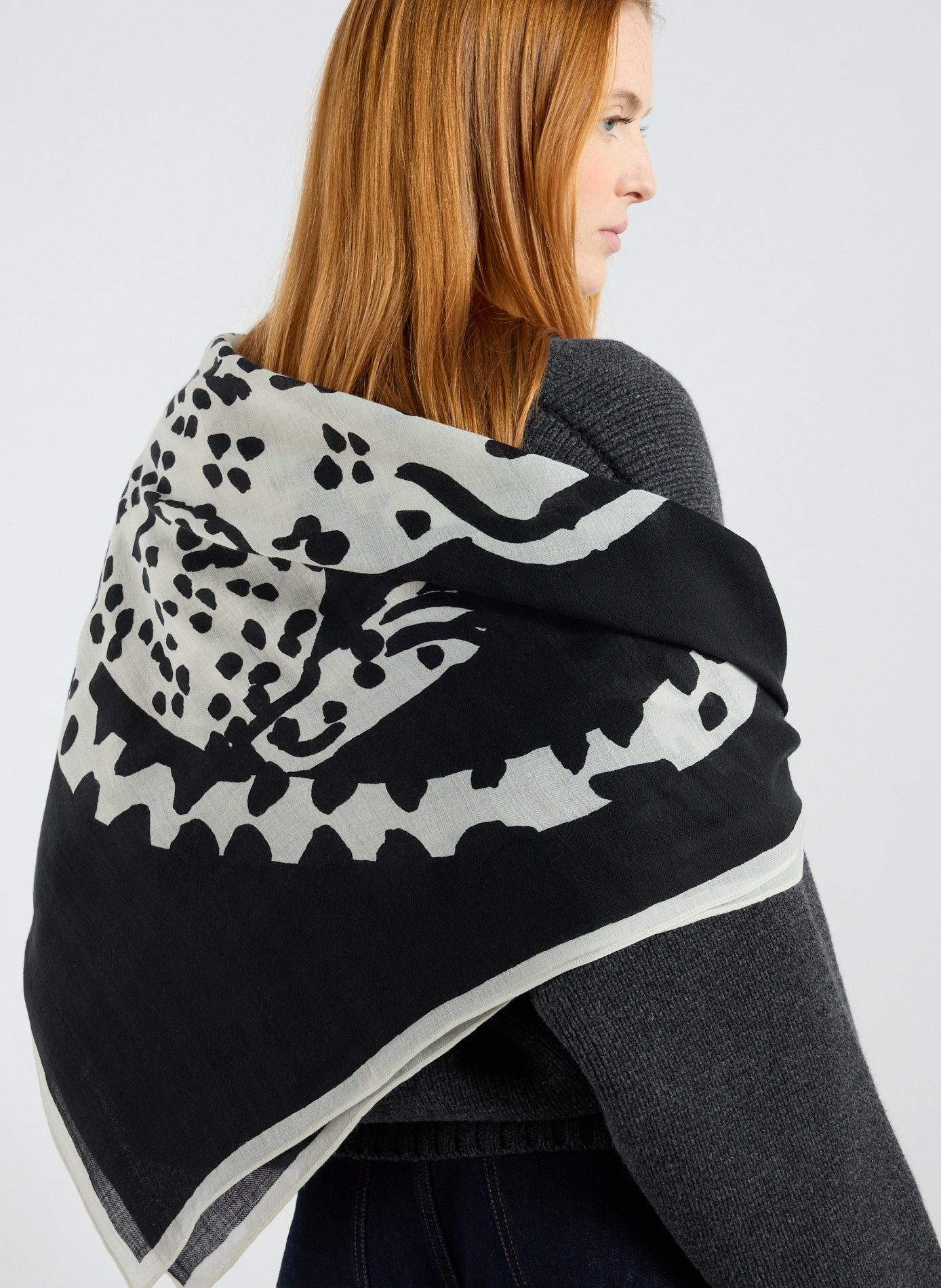 Foulard à imprimé en laine INOUITOOSH Multicolore