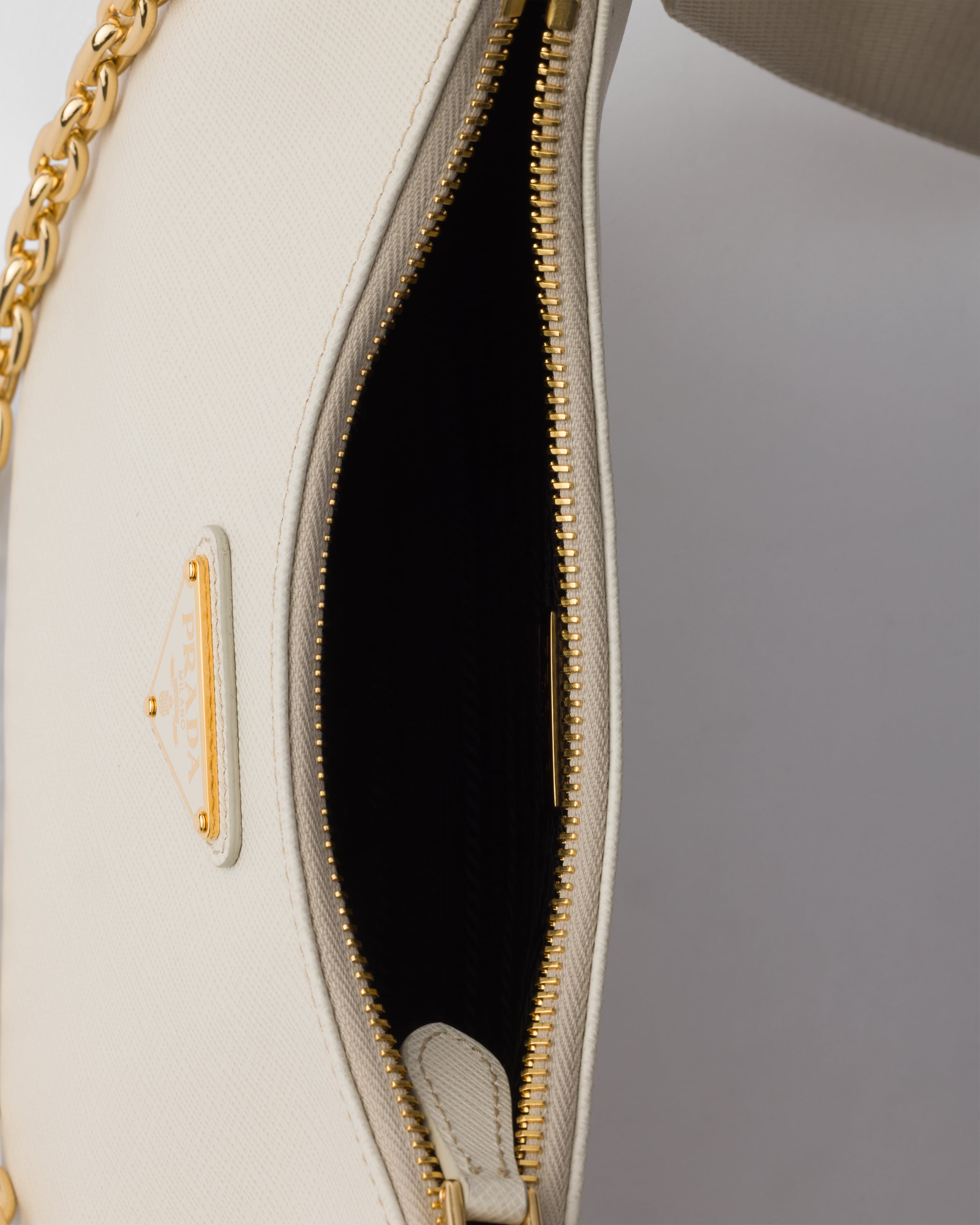 Sac prada re-edition 2005 en cuir saffiano PRADA Beige