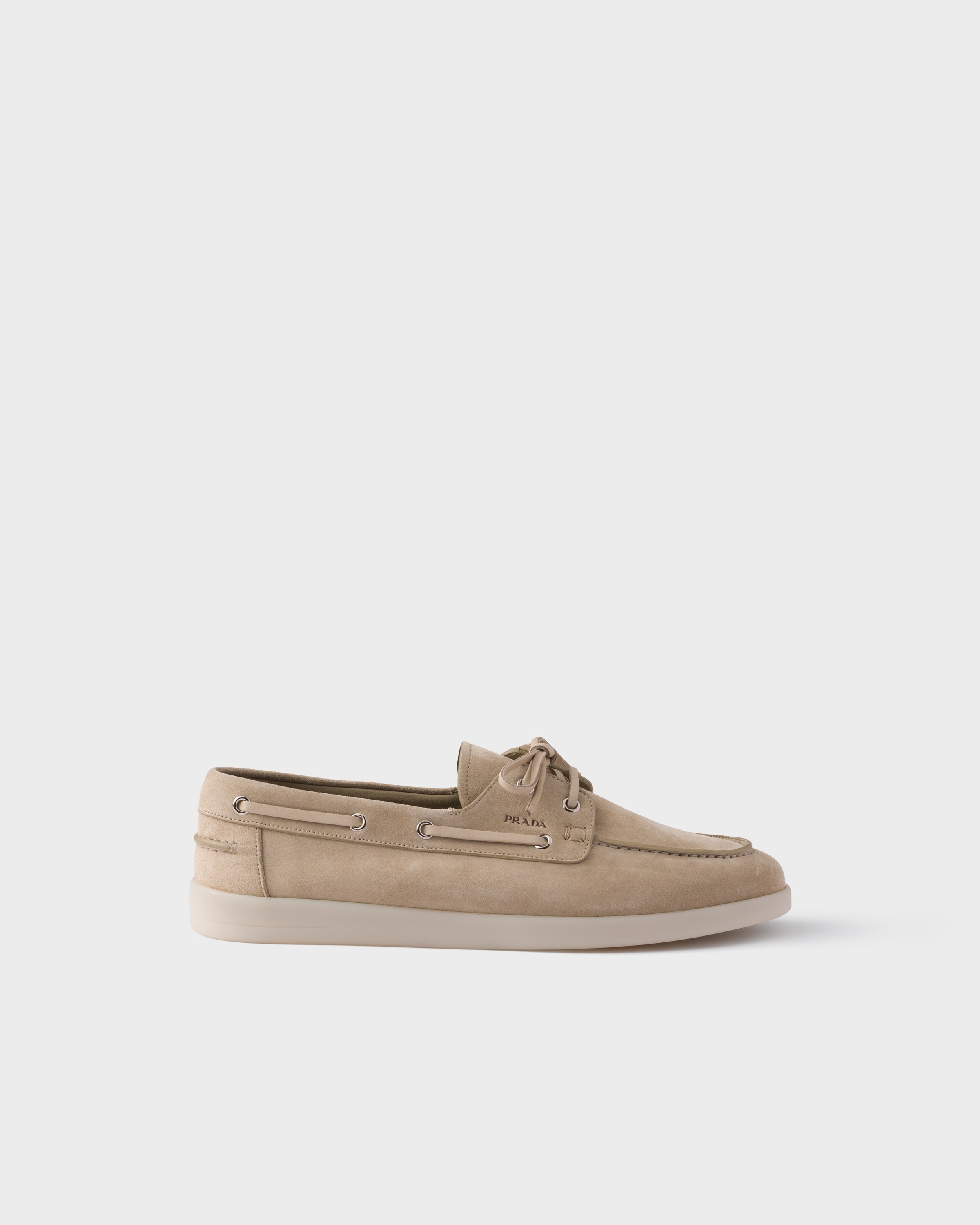 Souliers bateau en veau velours avec lacets PRADA Beige