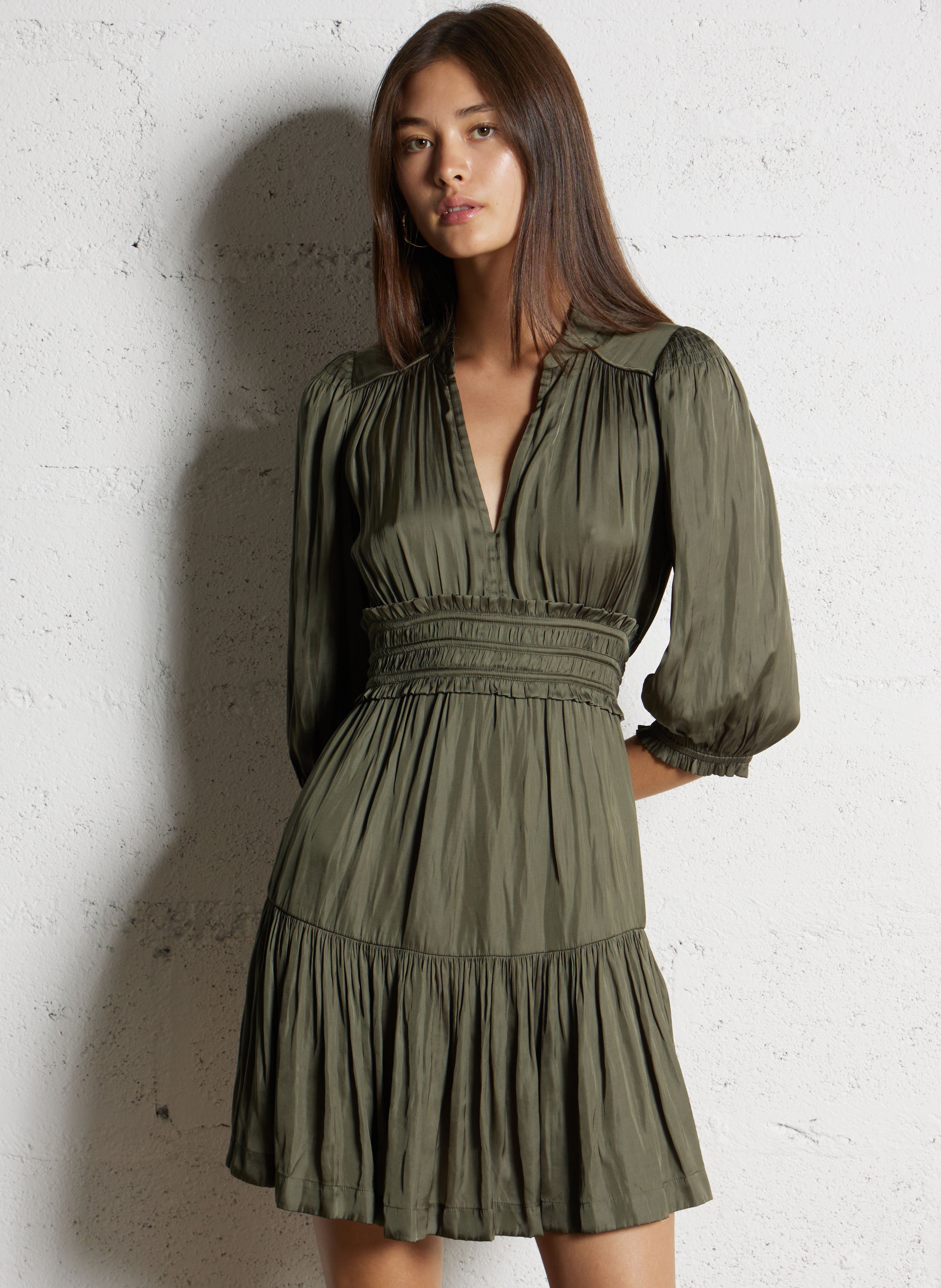 Robe courte froncée col tunisien en satin cyrilia BA&SH Kaki