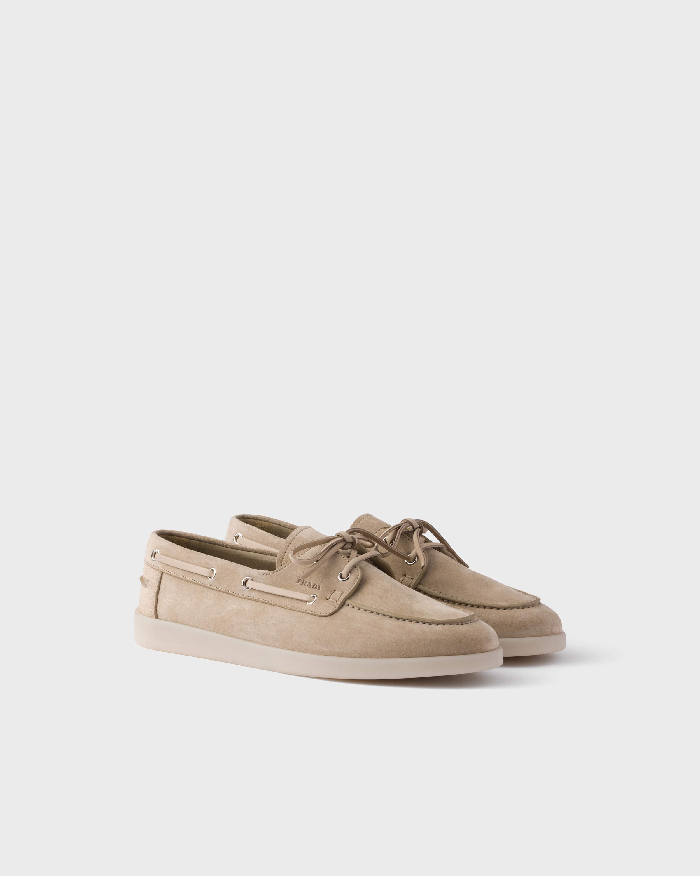 Souliers bateau en veau velours avec lacets PRADA Beige