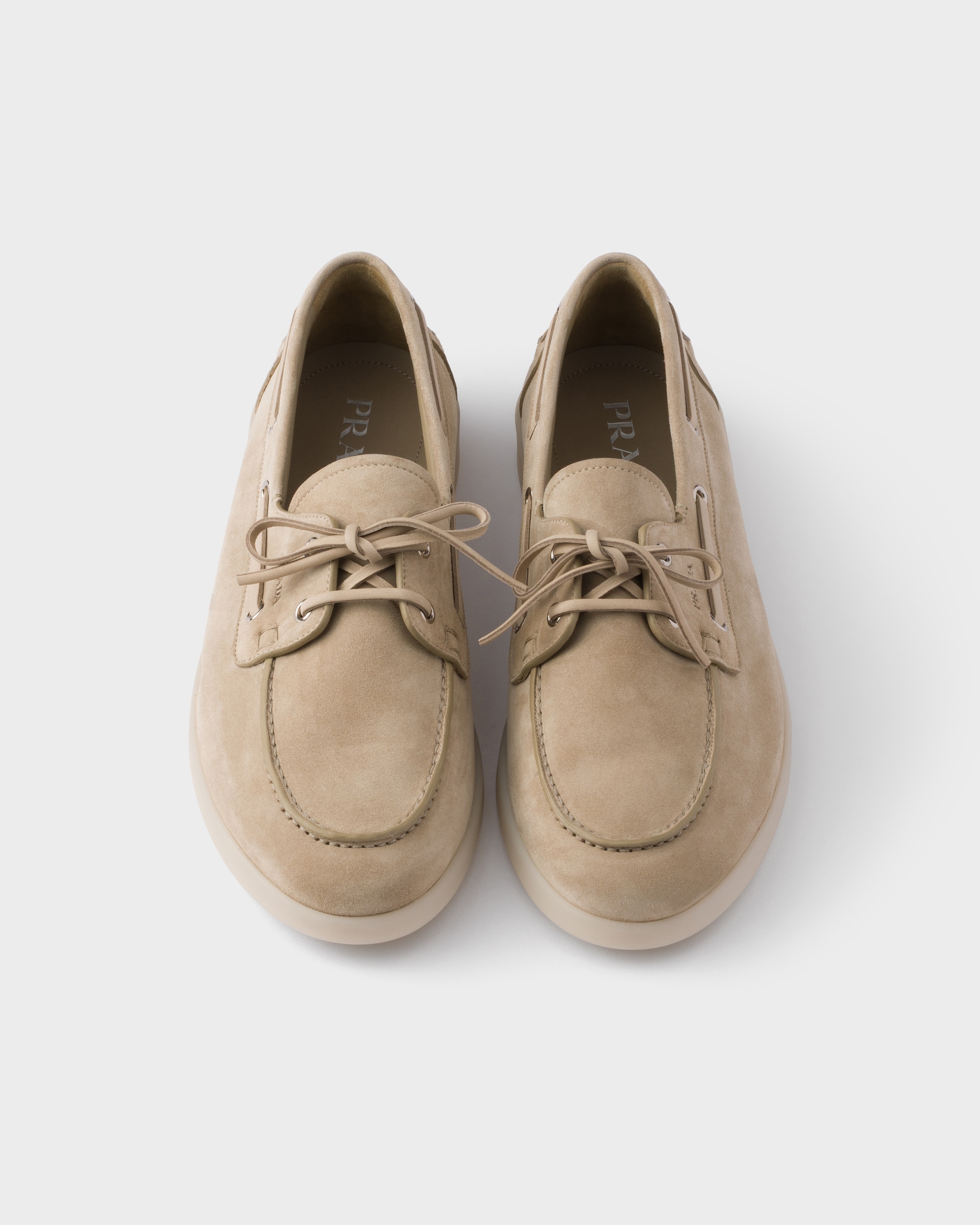 Souliers bateau en veau velours avec lacets PRADA Beige