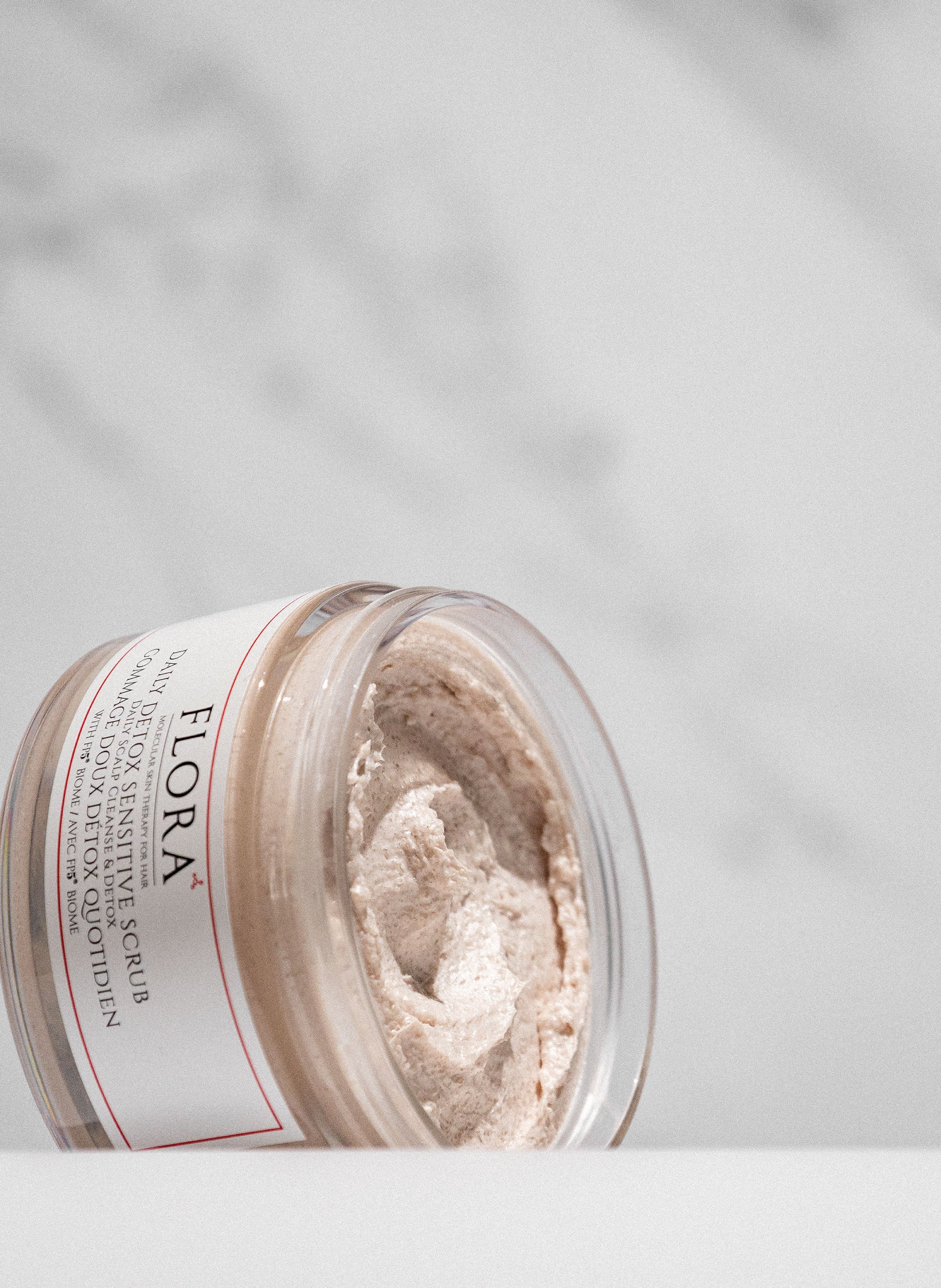 Daily Detox Scrub FLORA No color