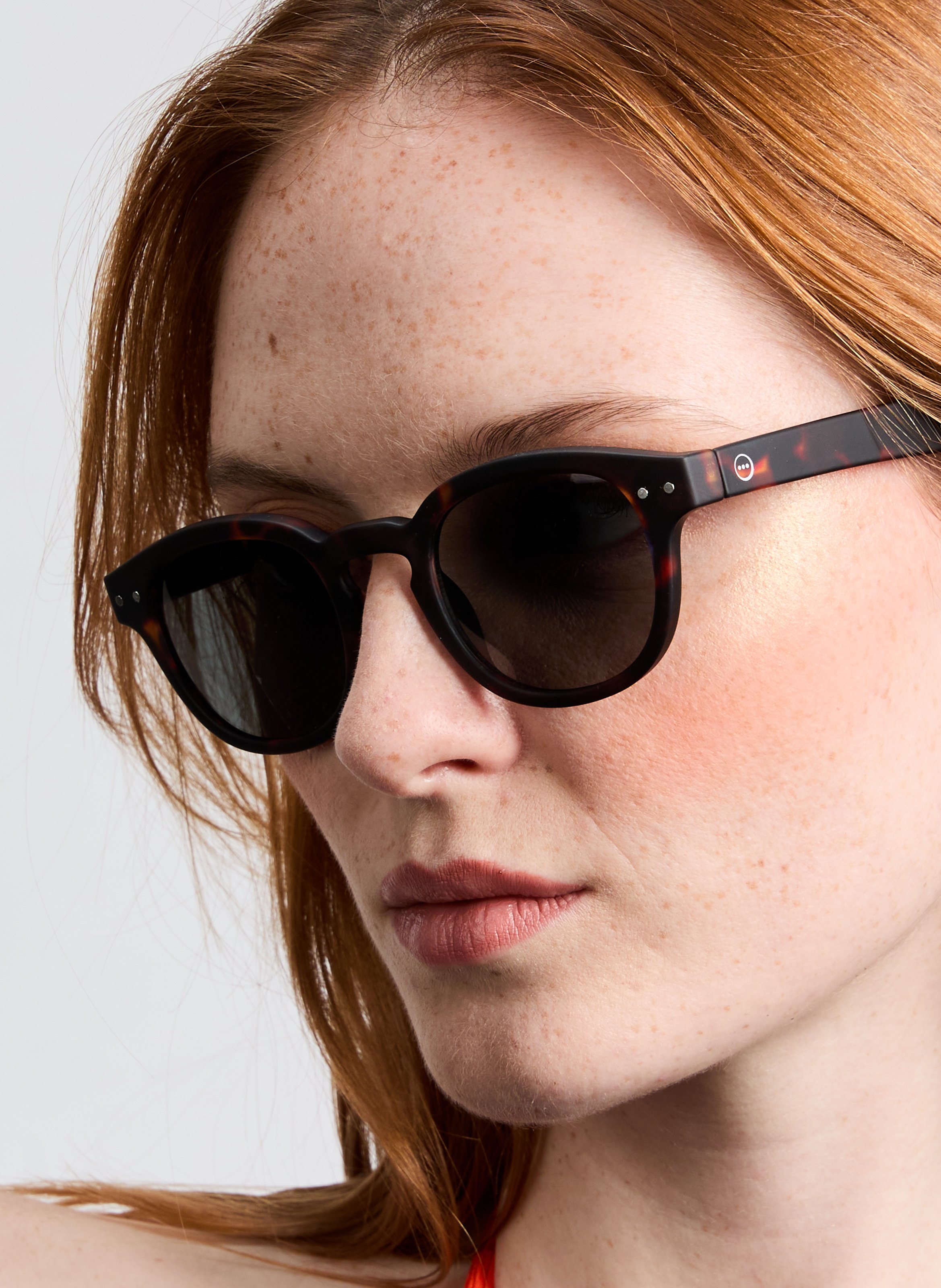 Matte effect sunglasses IZIPIZI Brown