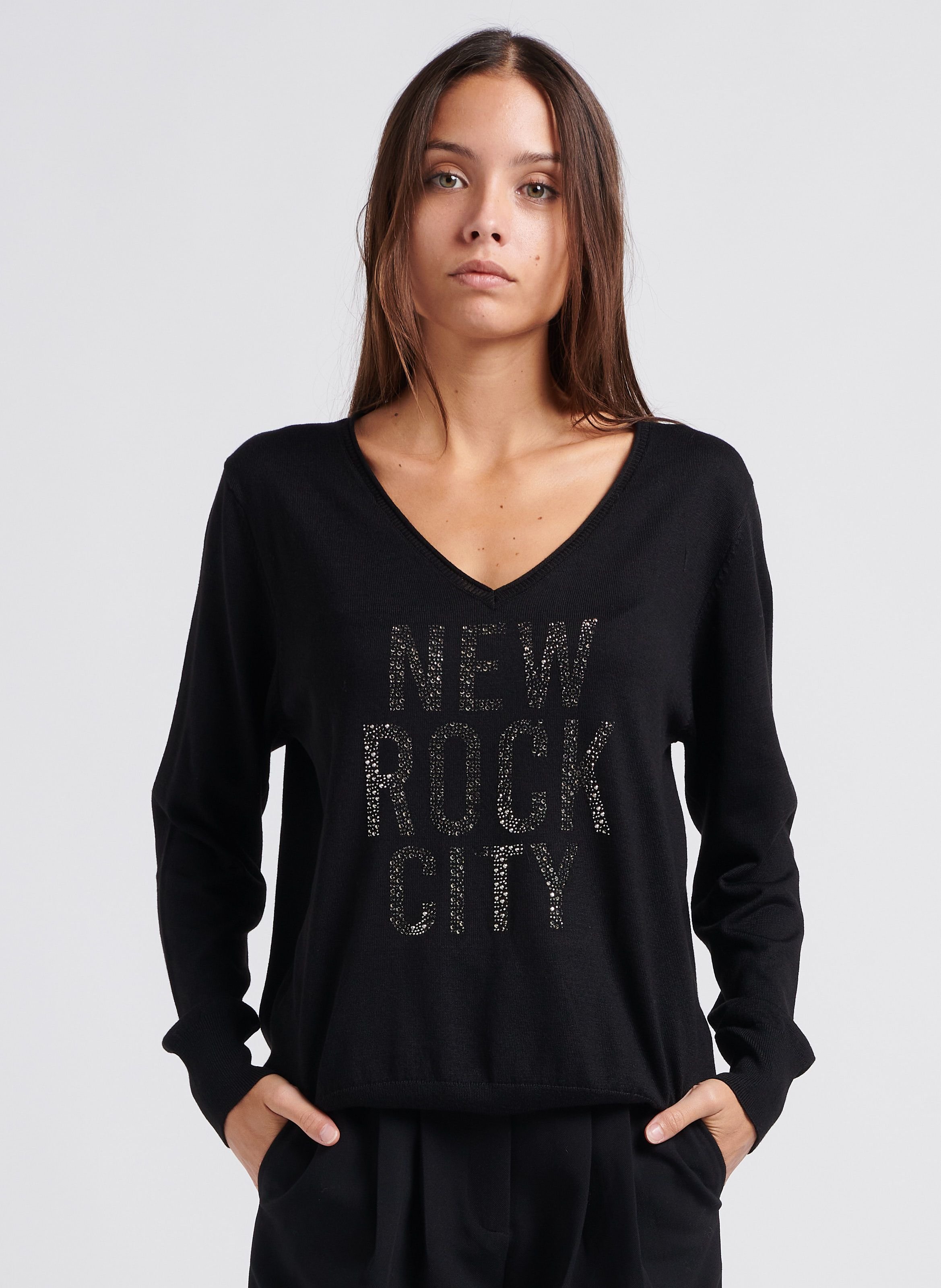 Pull col v brodé à strass