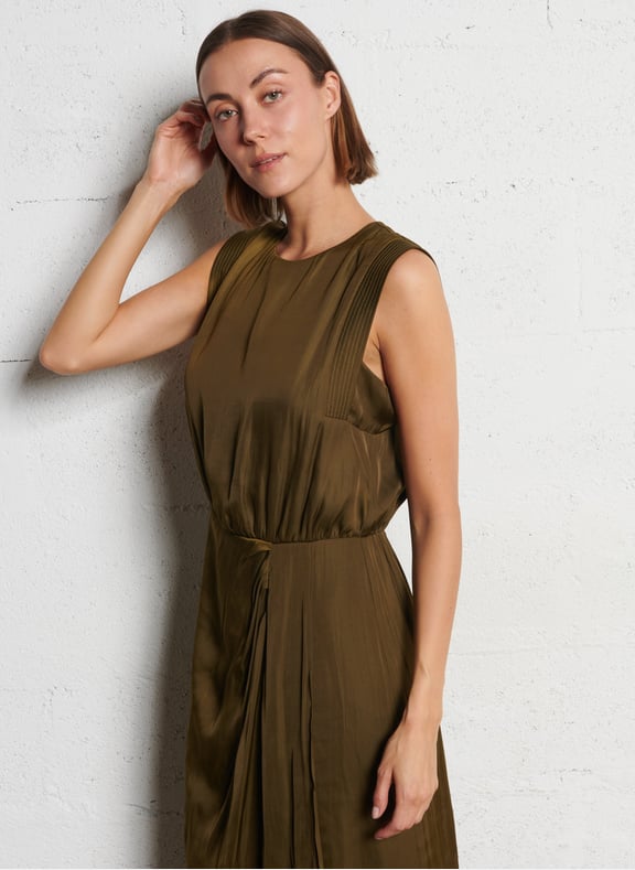 Robe midi col rond satinée Kaki by IKKS IKKS Robe midi col rond satinée Kaki