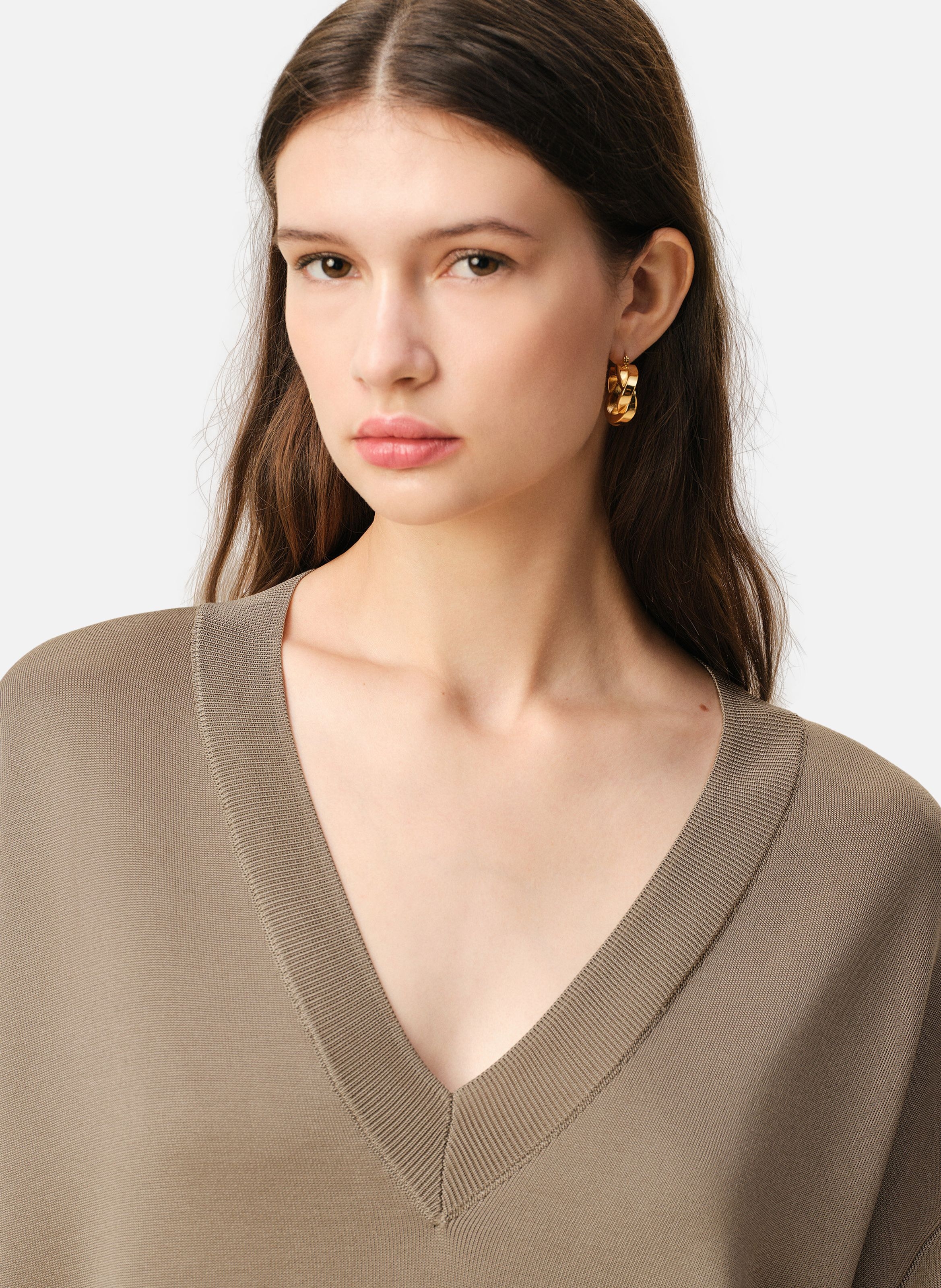 Pull col v manches courtes en laine AMI PARIS Beige