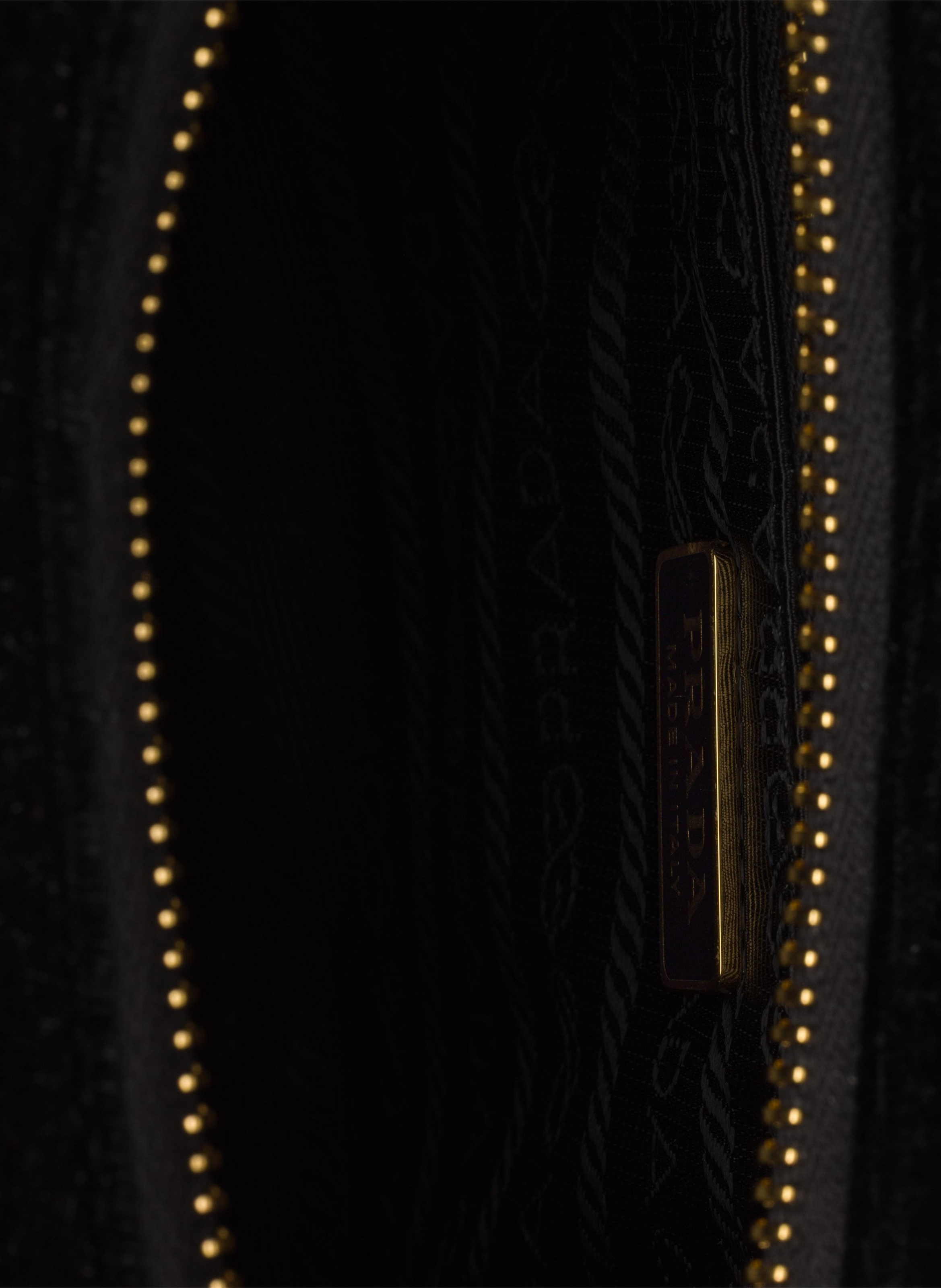 Mini sac prada re-edition 2005 en velours et cuir PRADA Noir