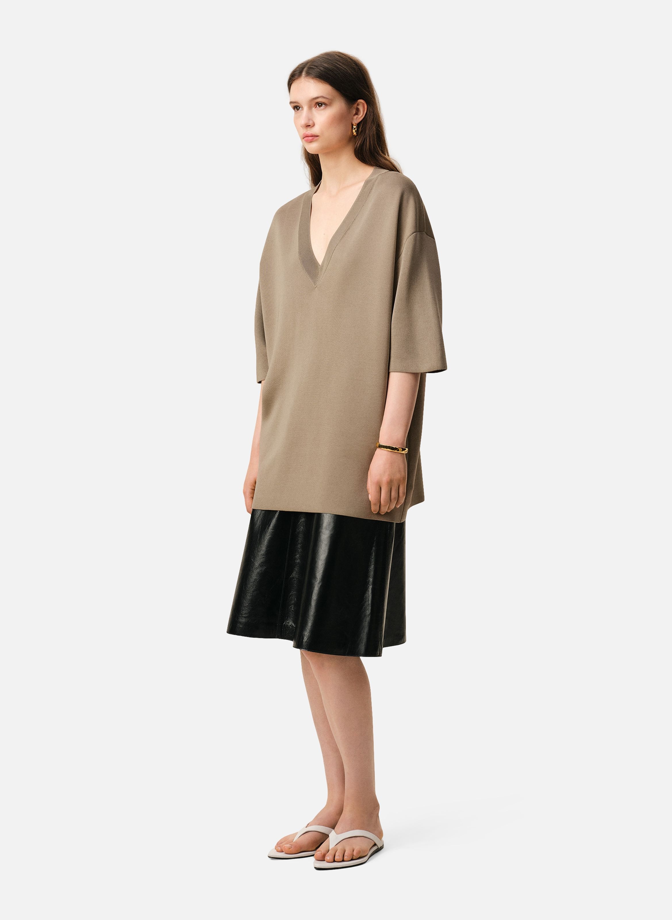 Pull col v manches courtes en laine AMI PARIS Beige