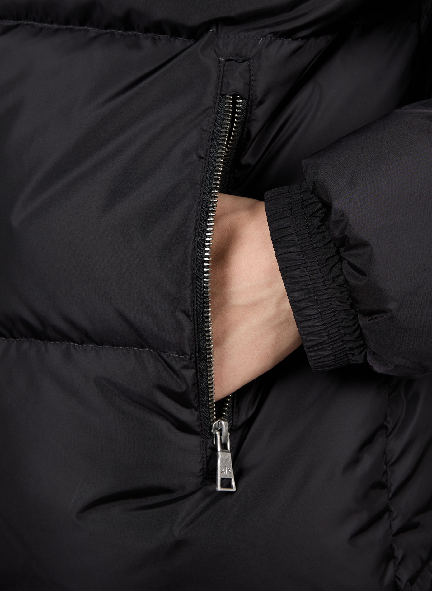 Kurze gesteppte Daunenjacke ARMANI EXCHANGE Schwarz