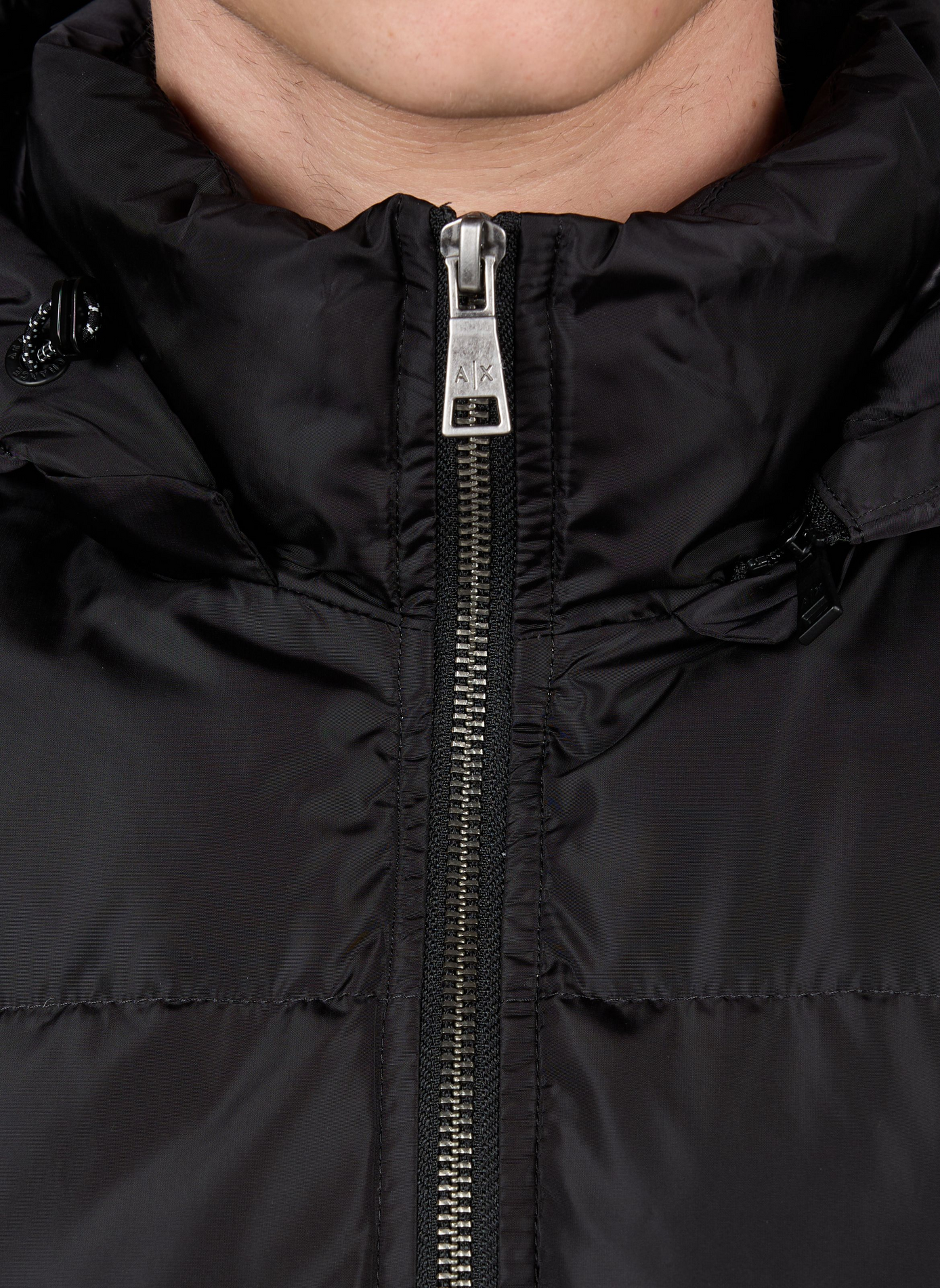Kurze gesteppte Daunenjacke ARMANI EXCHANGE Schwarz