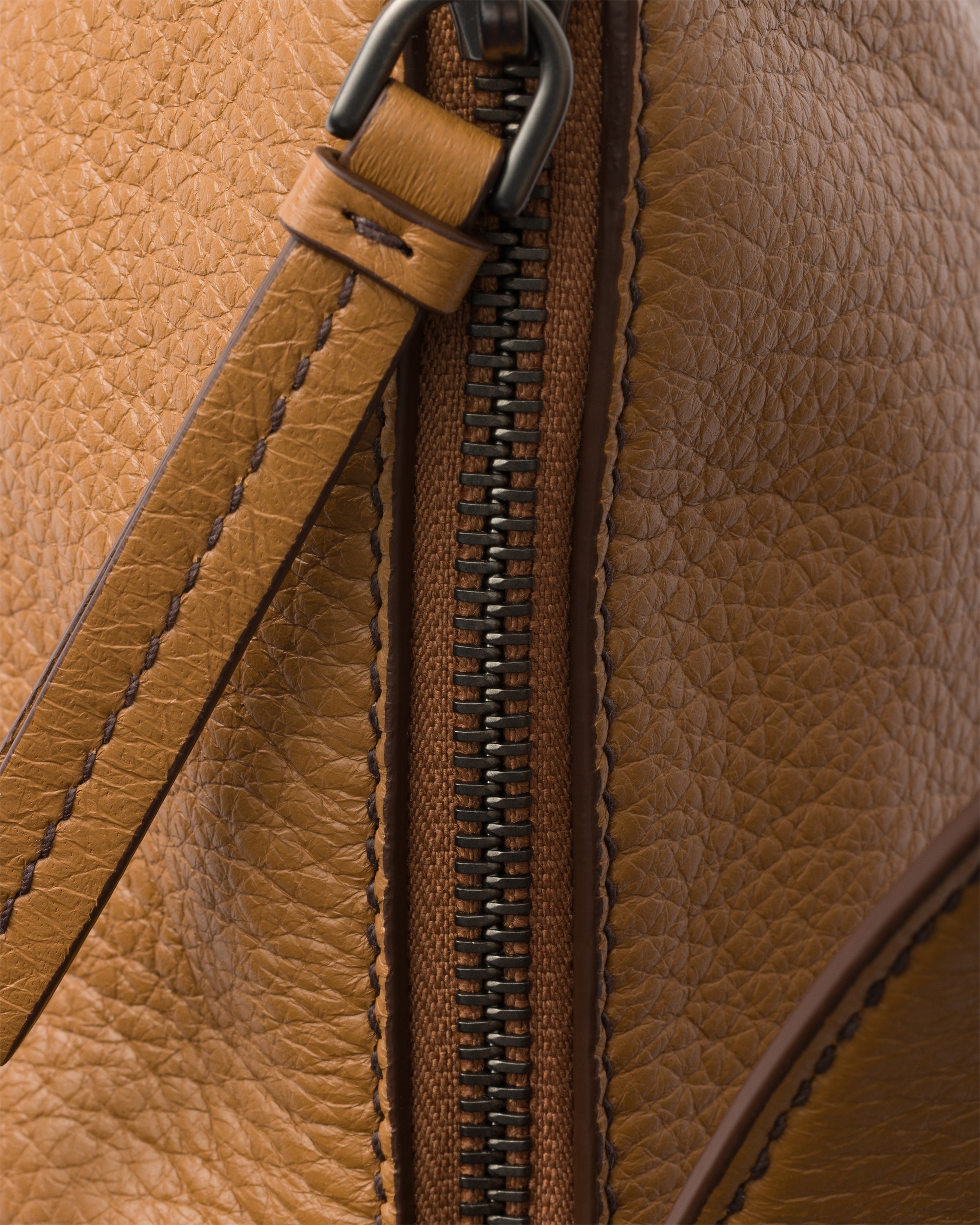 Grand sac porté épaule en cuir prada aimée PRADA Marron