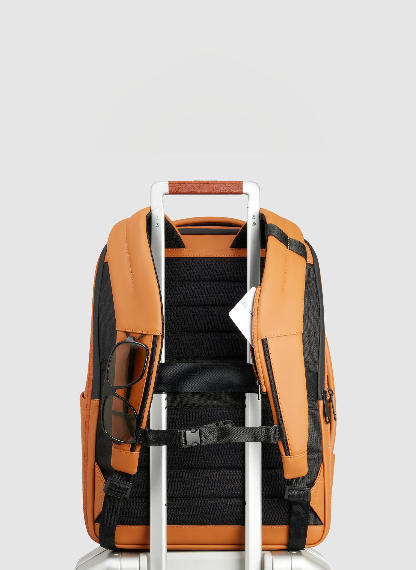 Sac à dos de voyage déperlant pour ordinateur PIQUADRO Marron