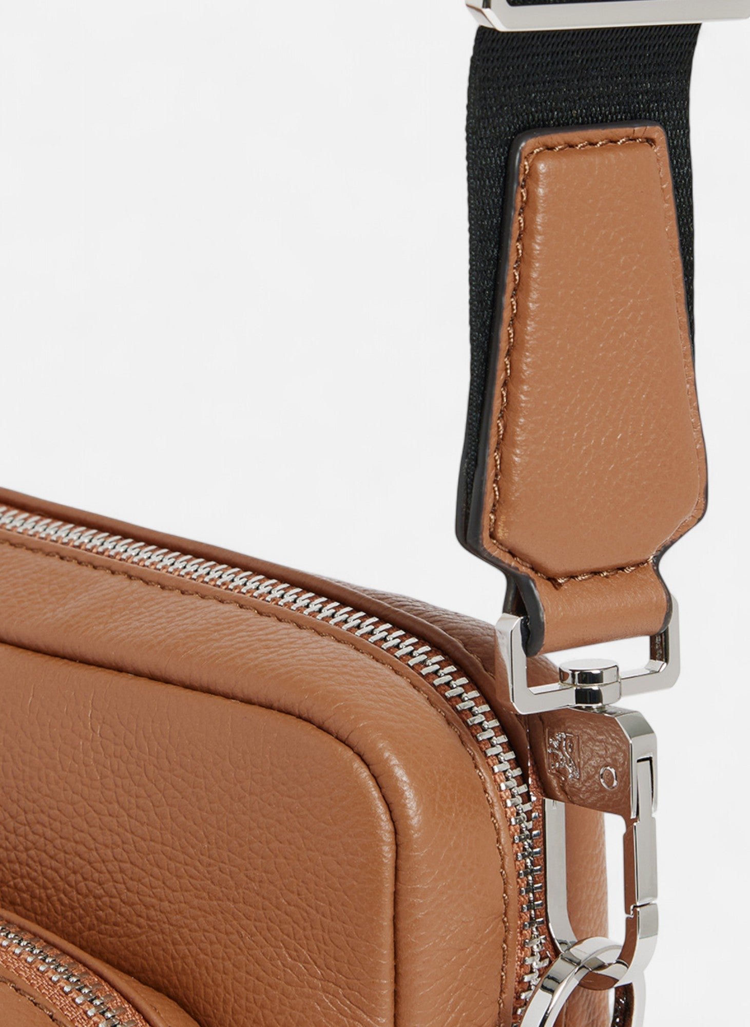 Petit sac bandoulière marceau en cuir grainé LE TANNEUR Marron