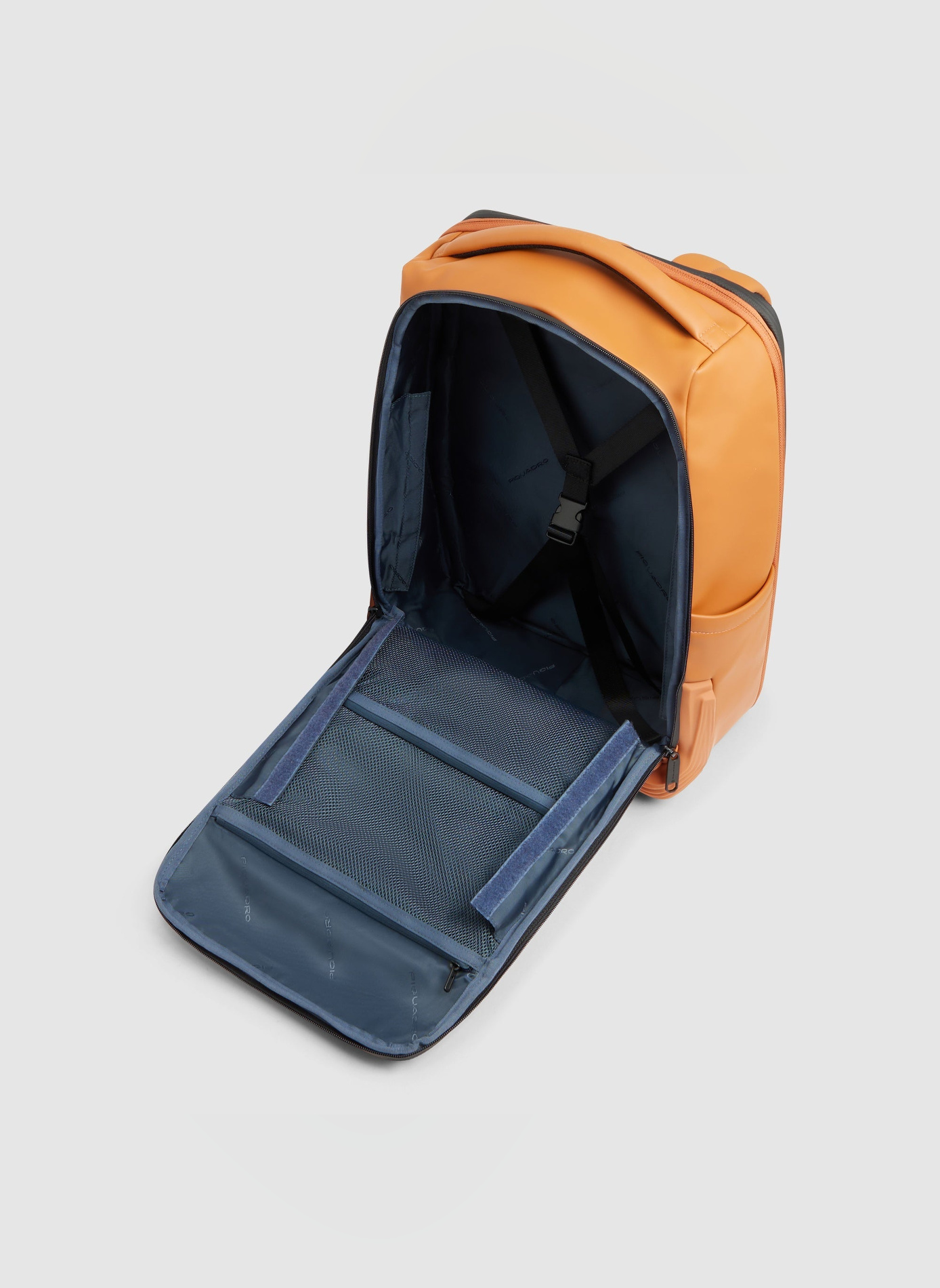 Sac à dos de voyage déperlant pour ordinateur PIQUADRO Marron