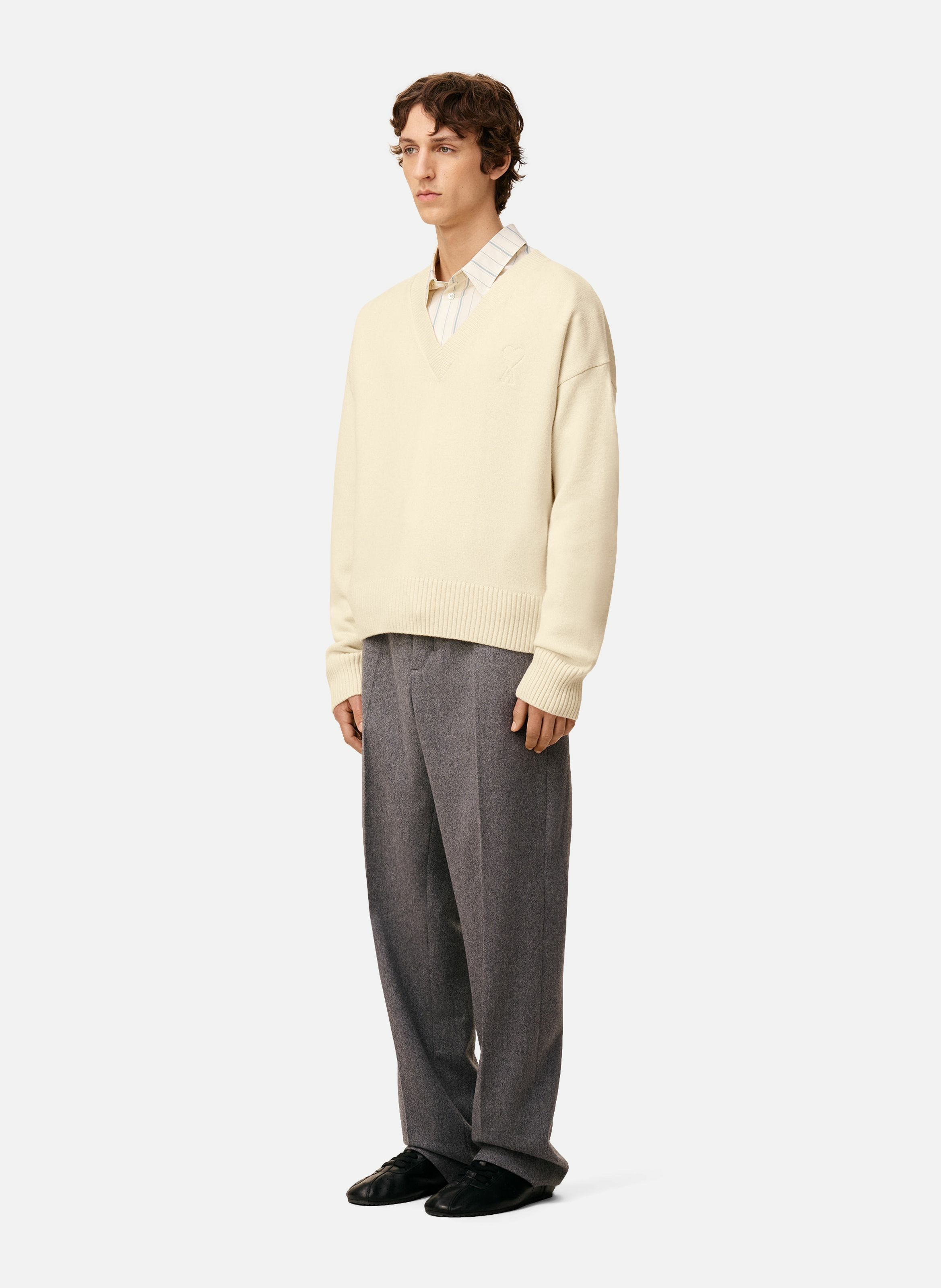 Pull col v ami de coeur en laine unisexe AMI PARIS Blanc