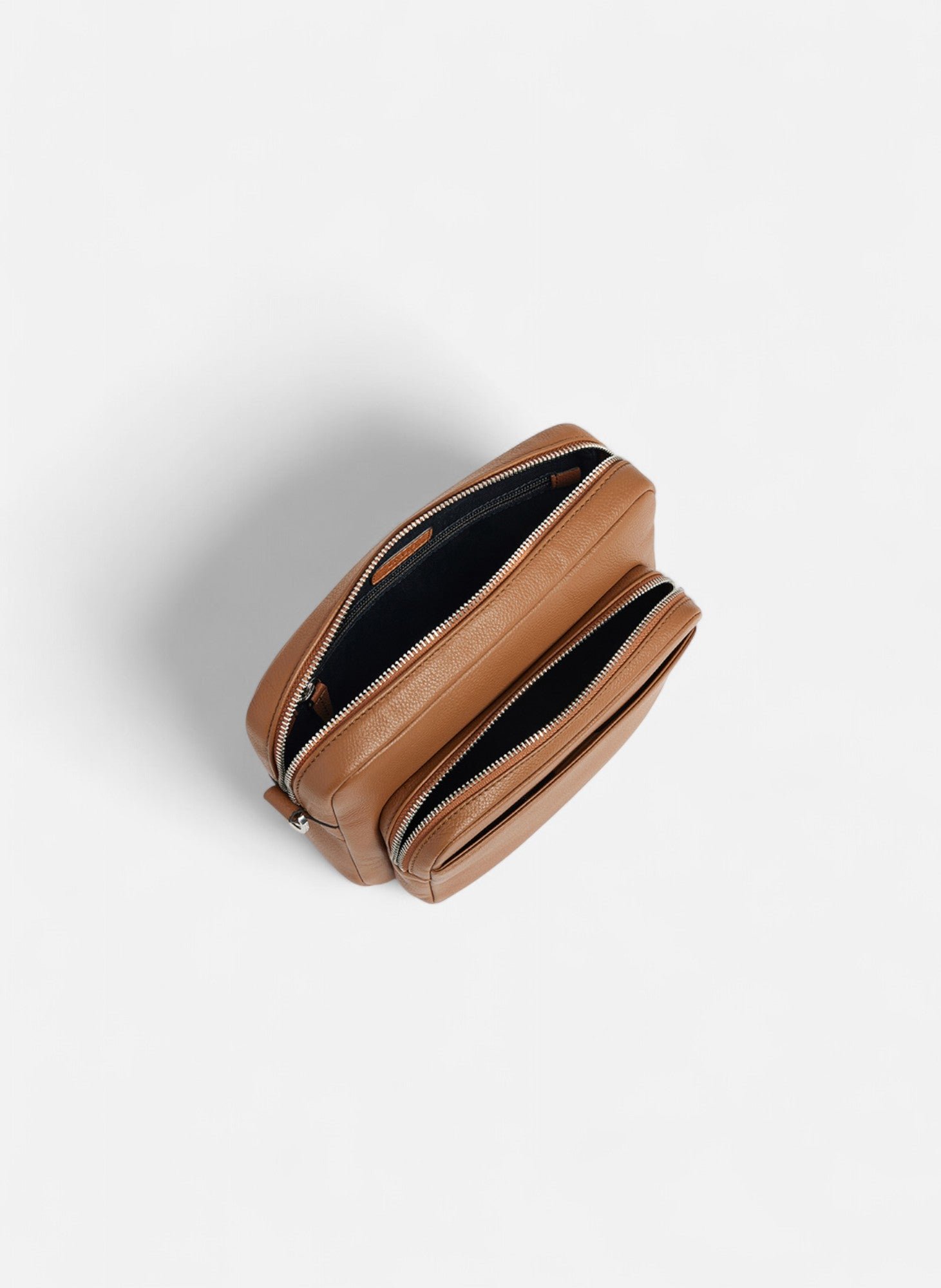 Petit sac bandoulière marceau en cuir grainé LE TANNEUR Marron