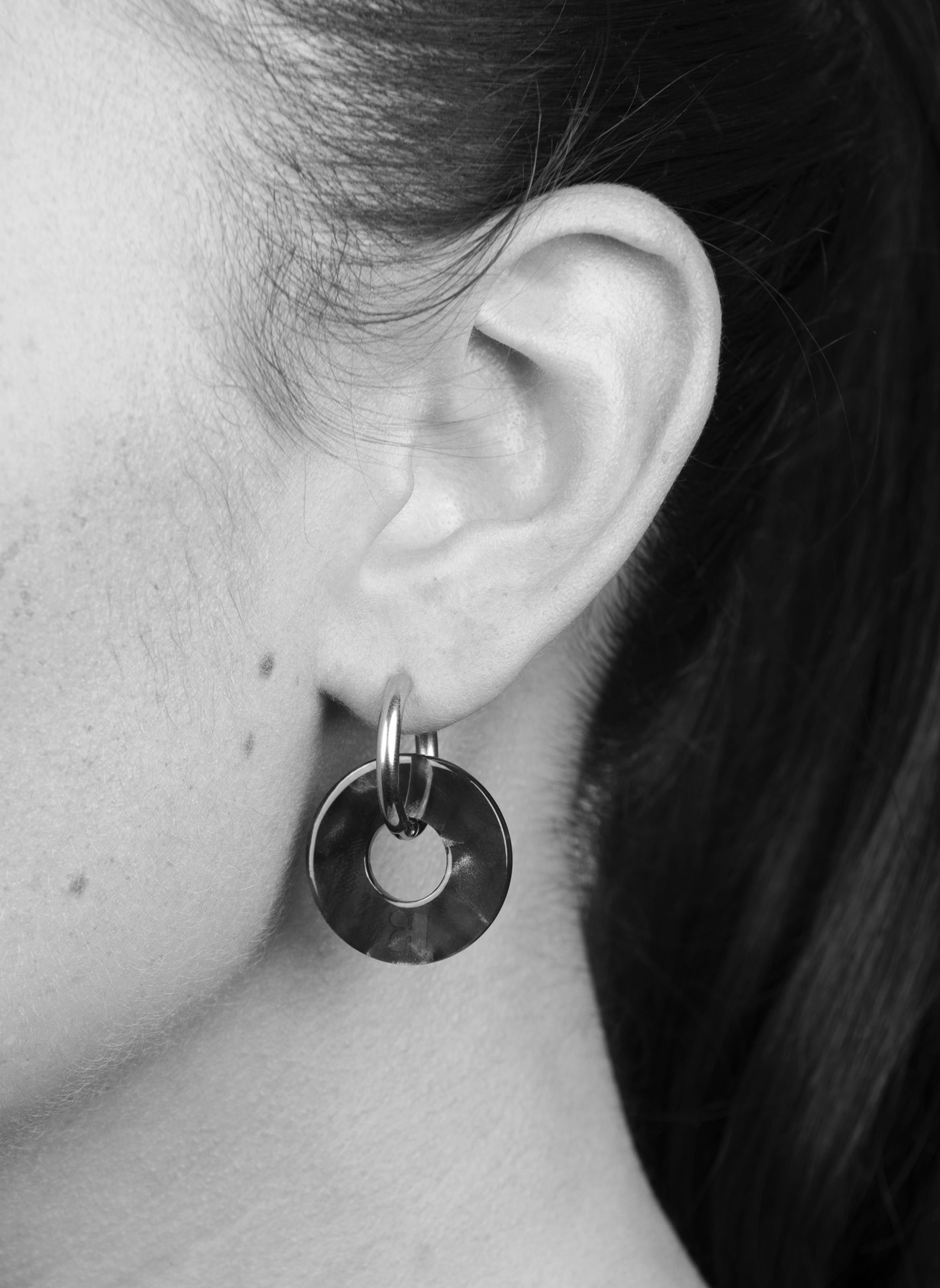 Boucles d'oreilles donuts avec anneaux en acier inoxydable argenté KURAGE GINZA Bleu