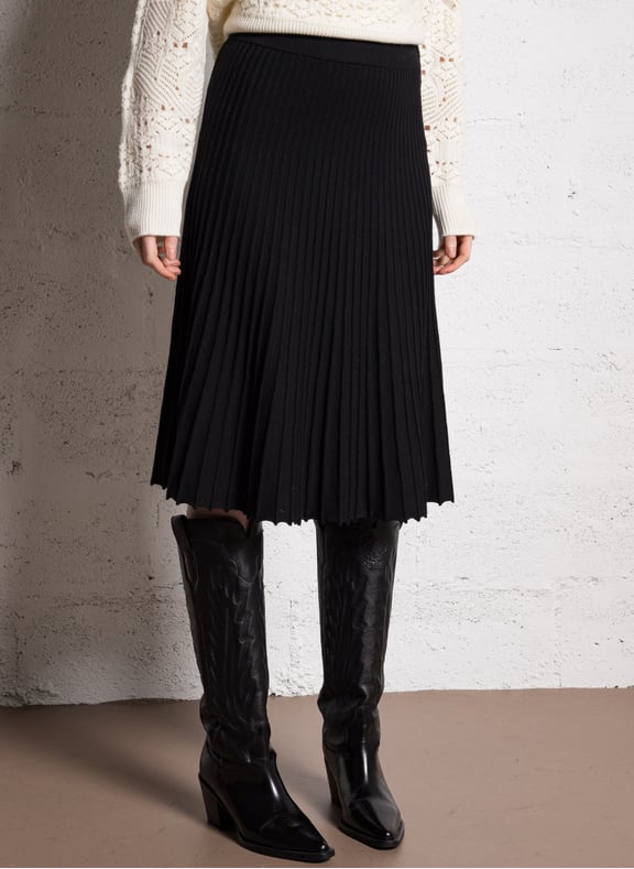 Jupe midi plissée en maille elisa Noir by MAISON 123 MAISON 123 Jupe midi plissée en maille elisa Noir