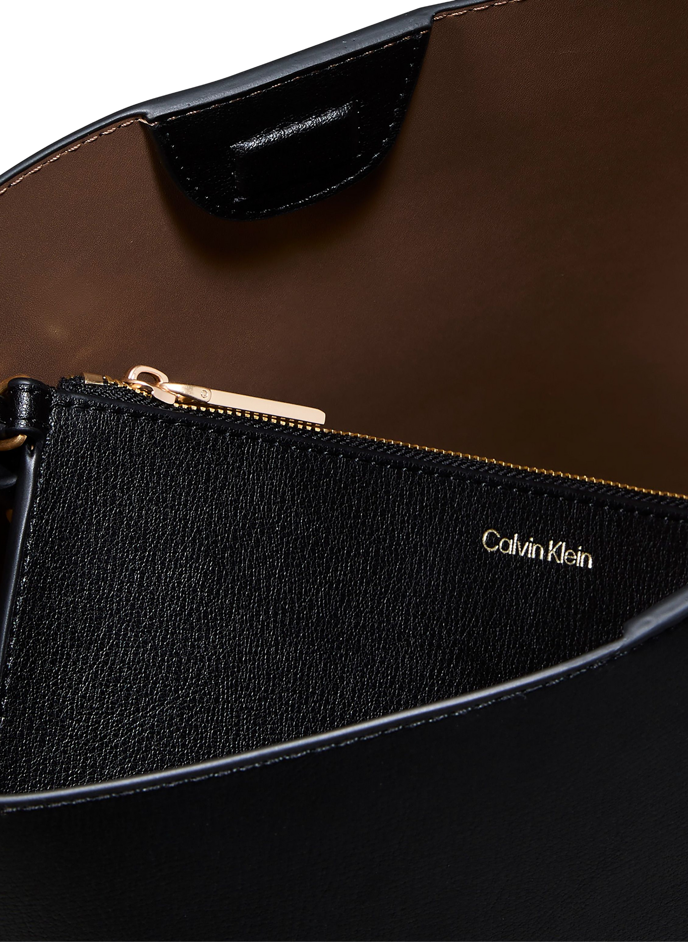 Bolso de cubo texturizado con bolsillo integrado CALVIN KLEIN Marrón