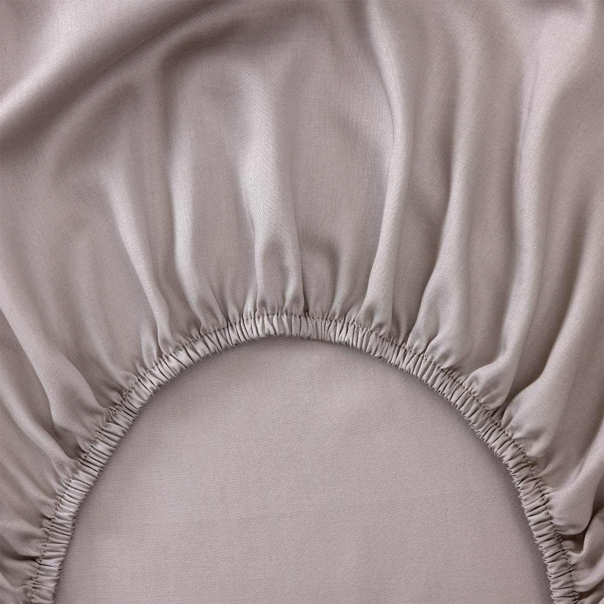 Drap housse en satin, triomphe YVES DELORME Gris