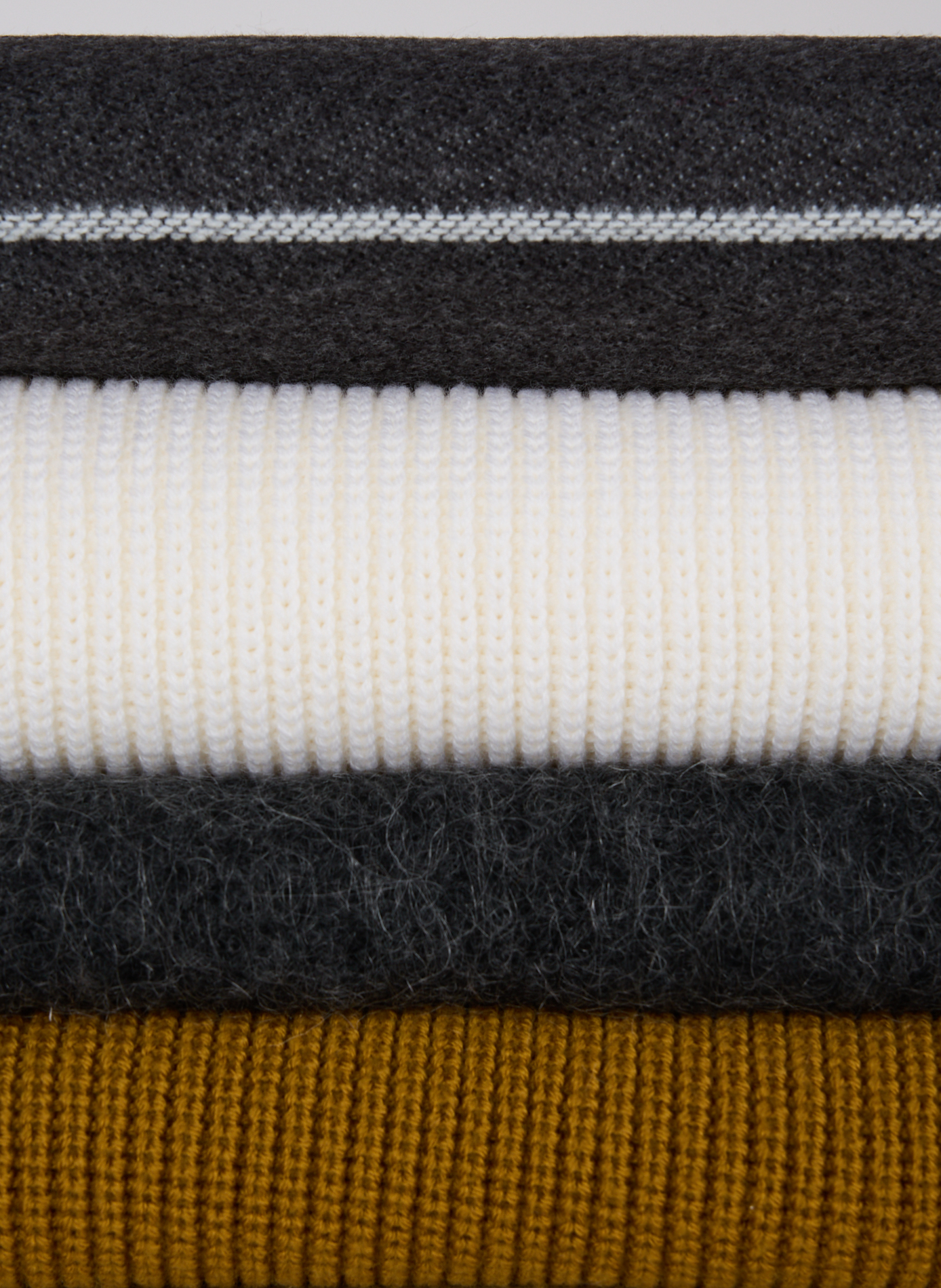 Plaid en laine mérinos AU PRINTEMPS PARIS Doré