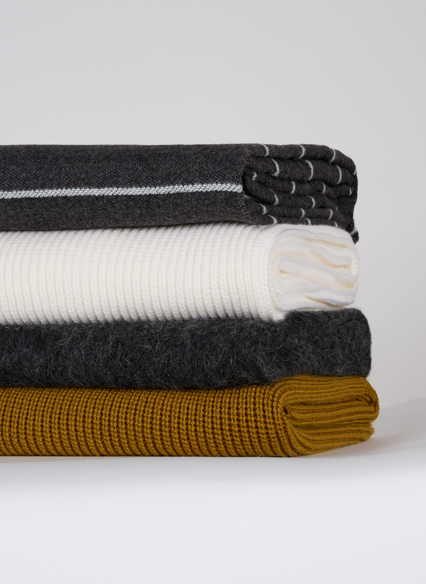 Plaid en laine mérinos AU PRINTEMPS PARIS Doré