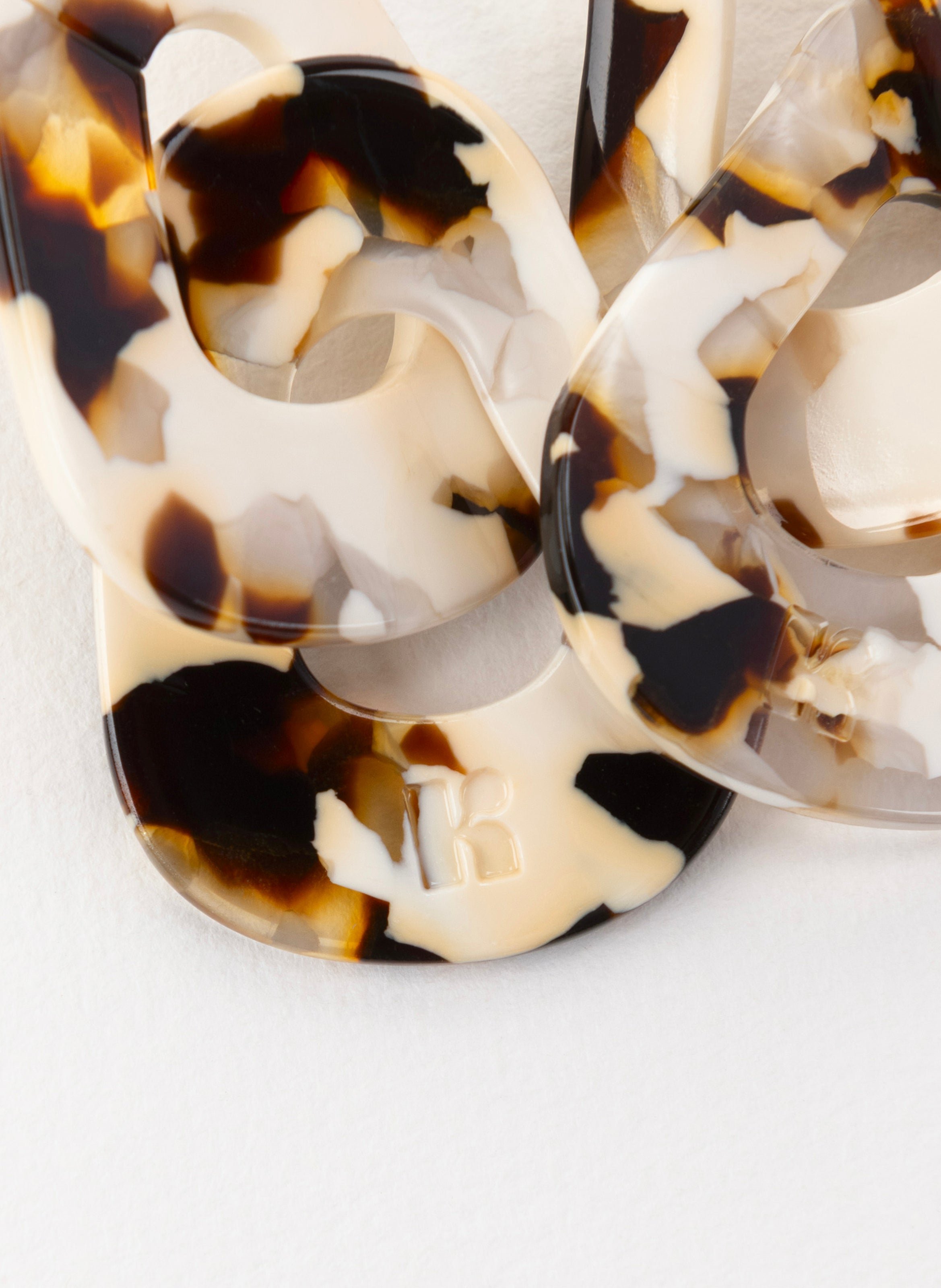 Boucles d'oreilles maillons en acétate de cellulose Marron