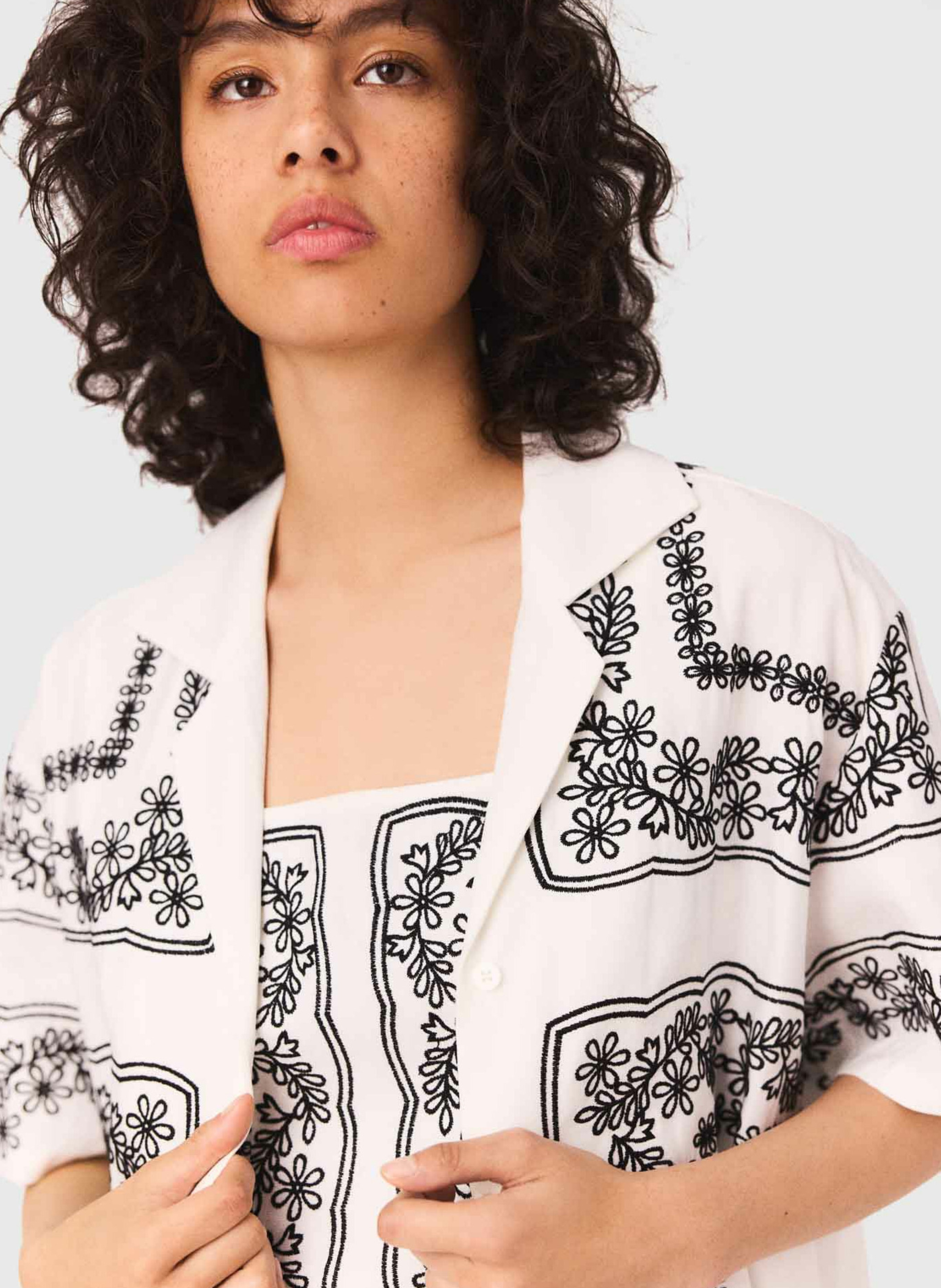 Chemise oversize en lin mélangé brodé MAJE Beige