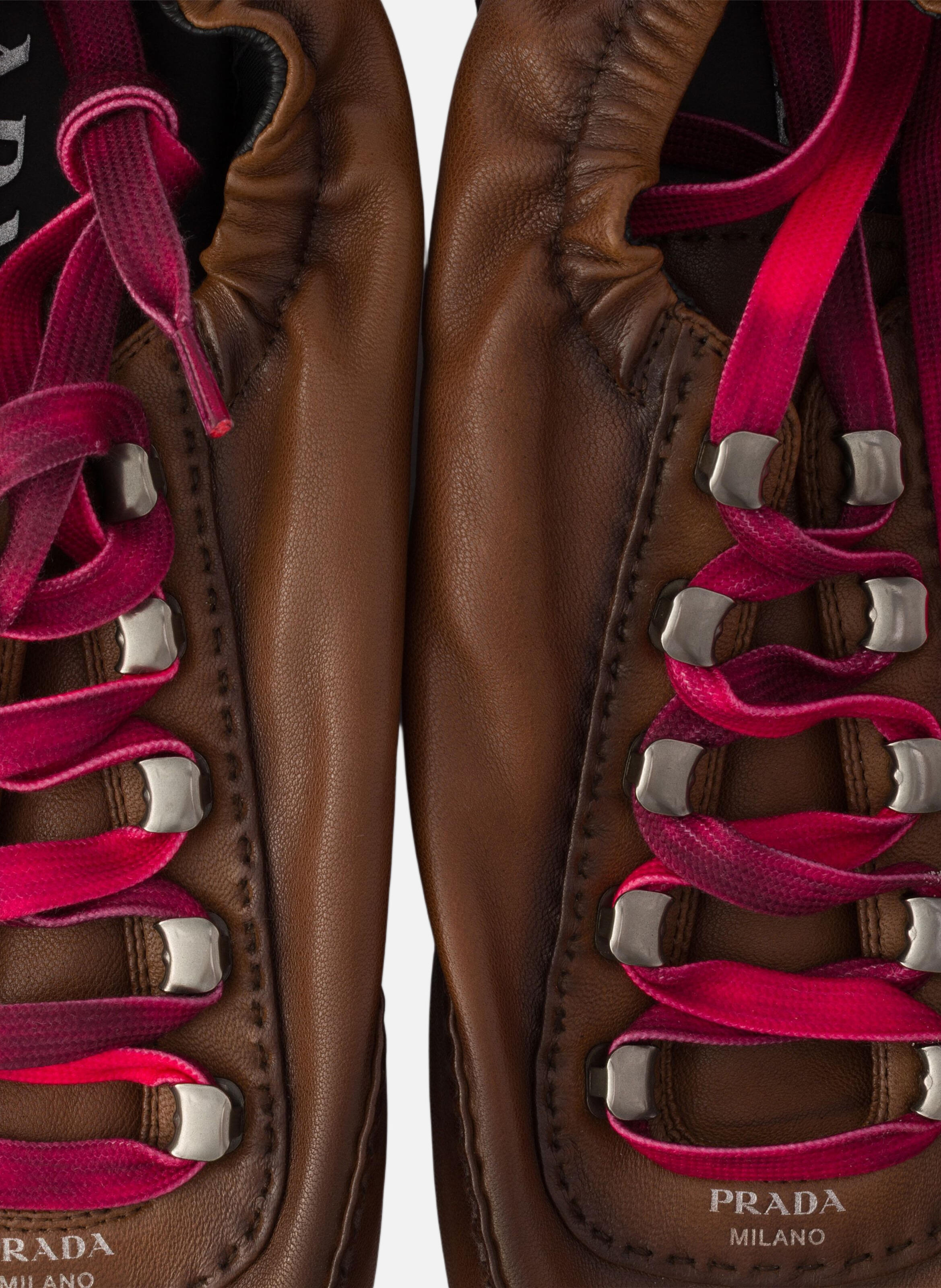 Baskets collapse en cuir nappa vieilli avec croche PRADA Marron