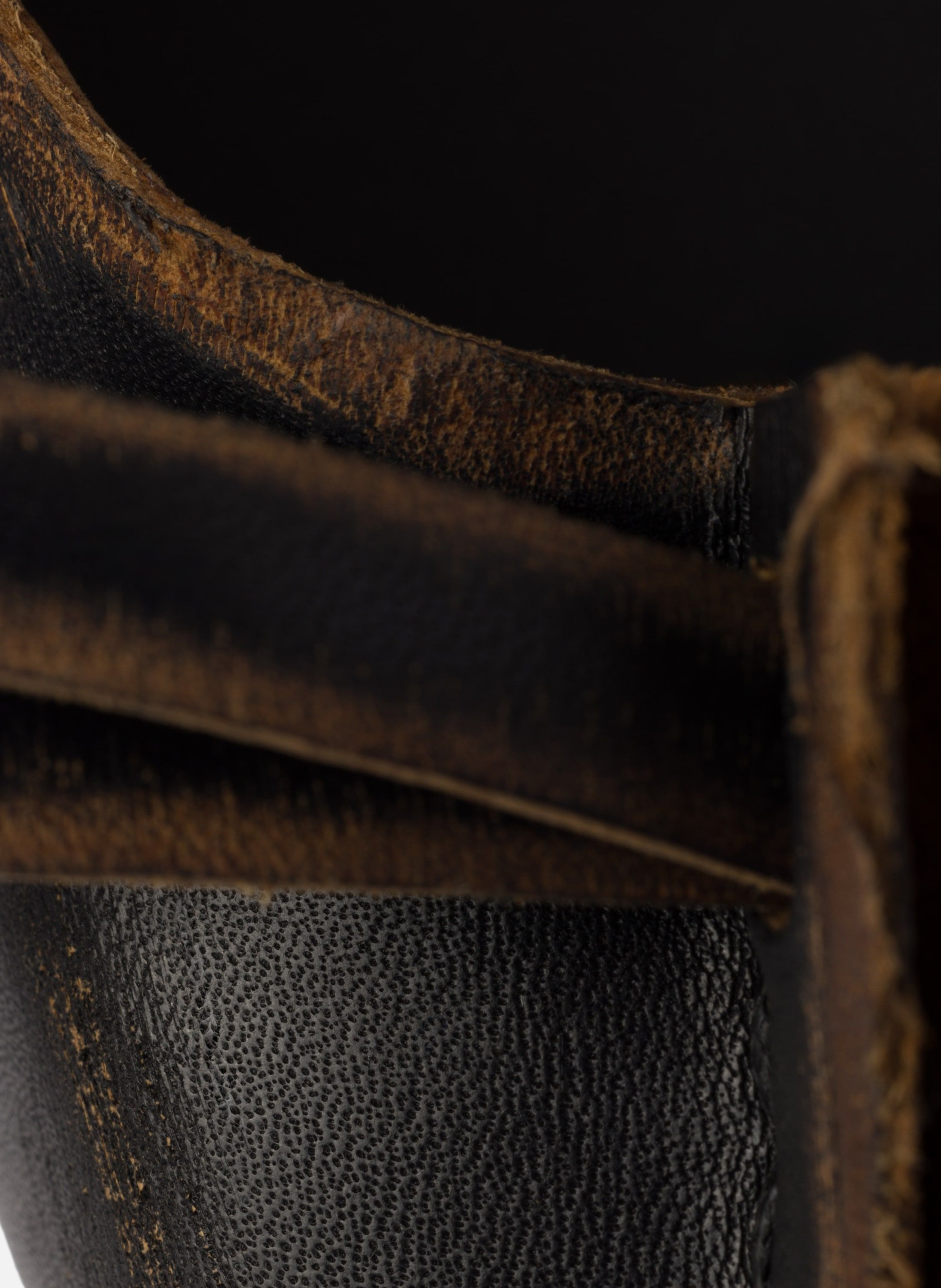 Escarpins en cuir vieilli PRADA Noir