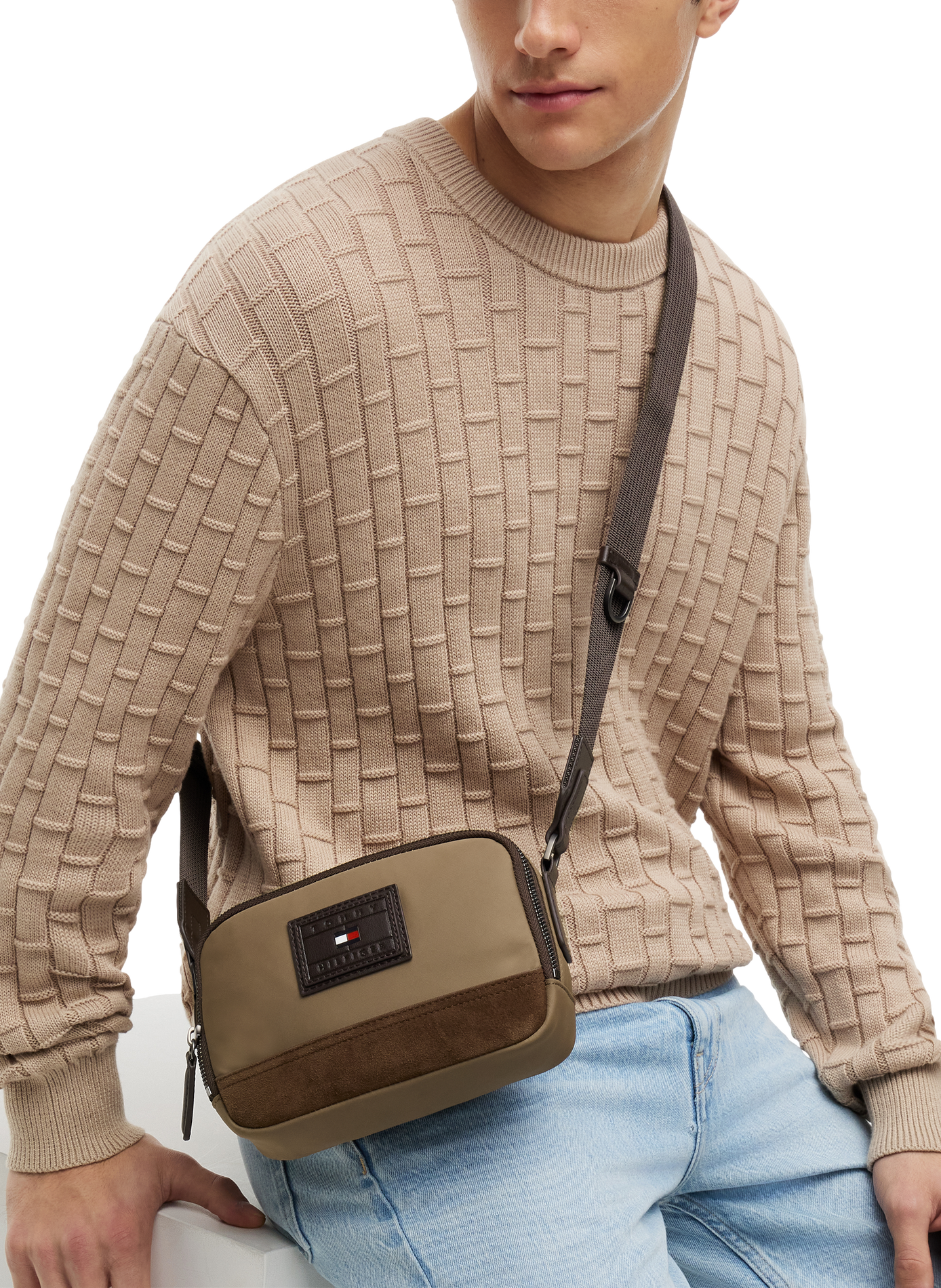 Sac bandoulière à empiècement daim  TOMMY HILFIGER Beige