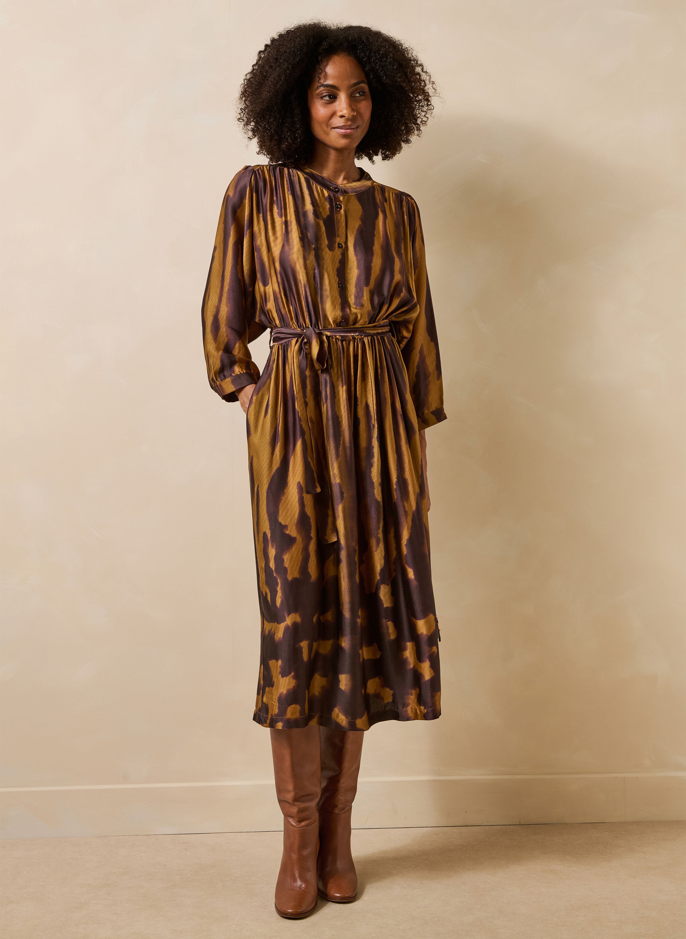 Midi jurk met ronde hals en print LA FEE MARABOUTEE Bruin