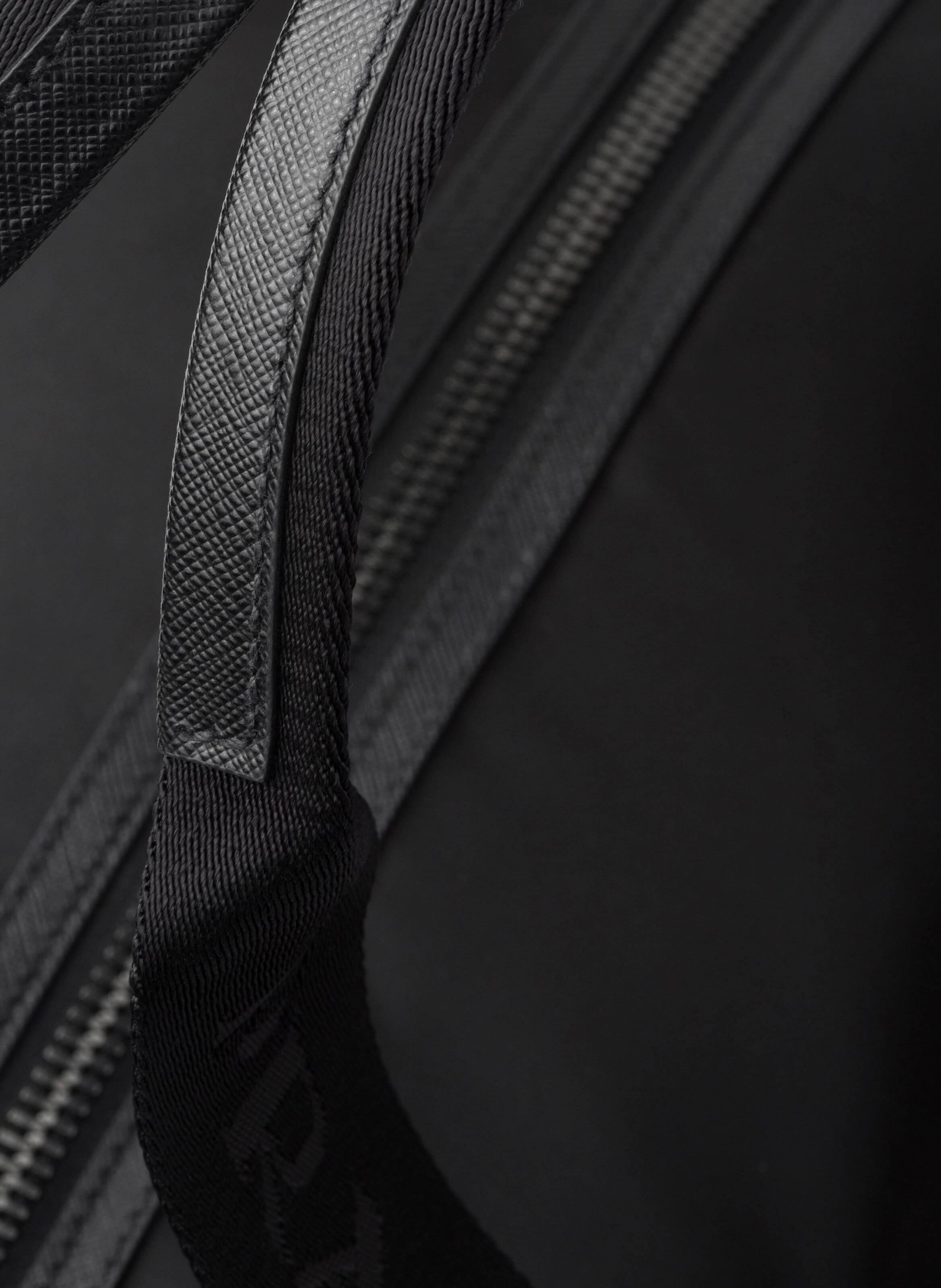 Sac de sport en re-nylon et cuir saffiano PRADA Noir