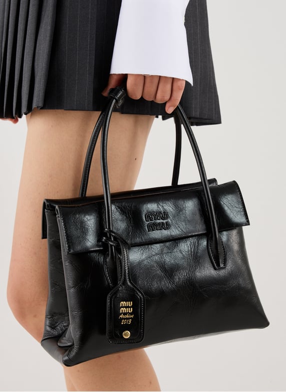 Sac à main Solitaire en cuir brillant | Noir by MIU MIU Sac à main Solitaire en cuir brillant Noir