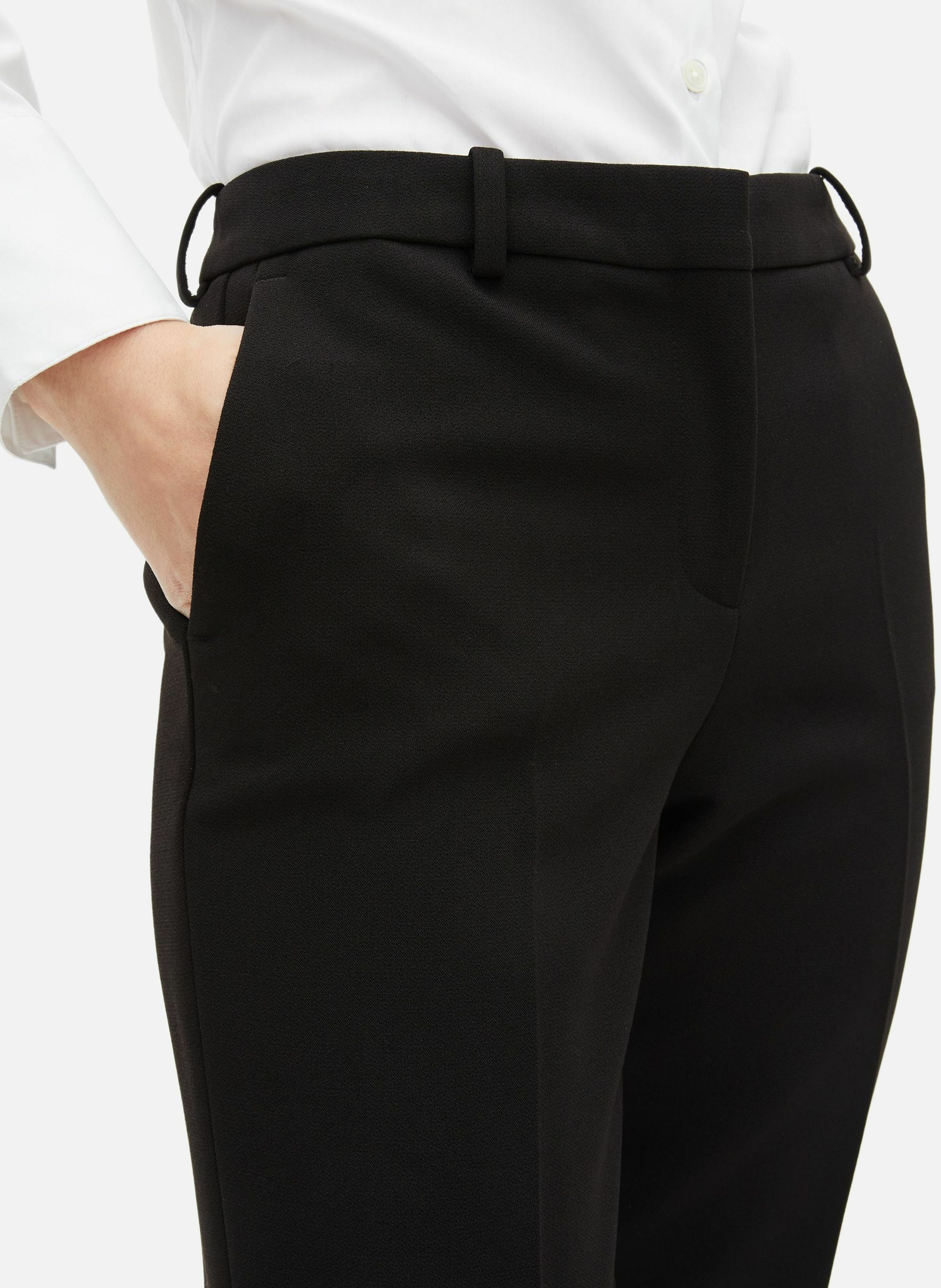 Pantalon tailleur en crêpe coupe ajustée Noir