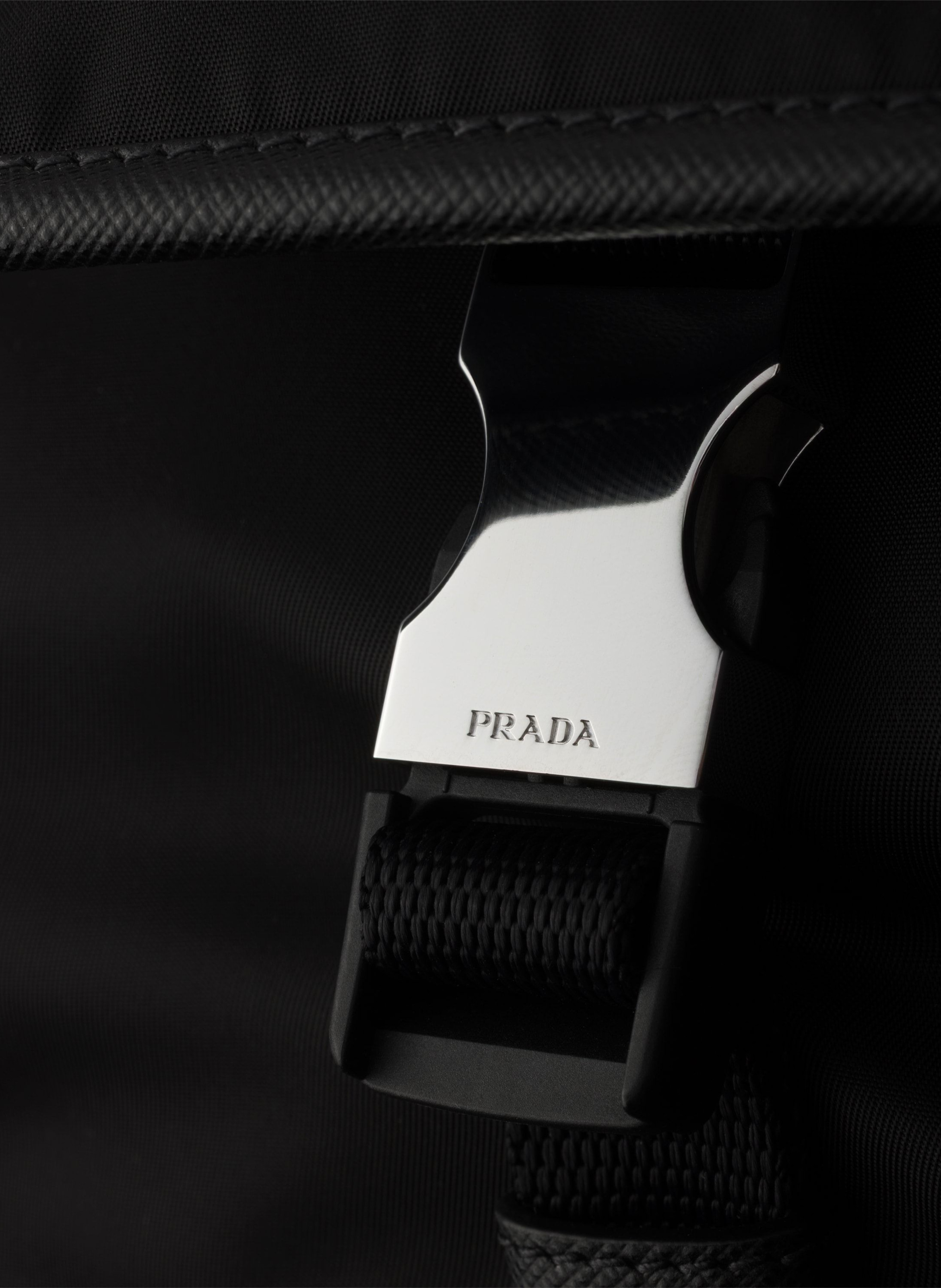 Sac porté épaule en re-nylon et cuir saffiano PRADA Noir