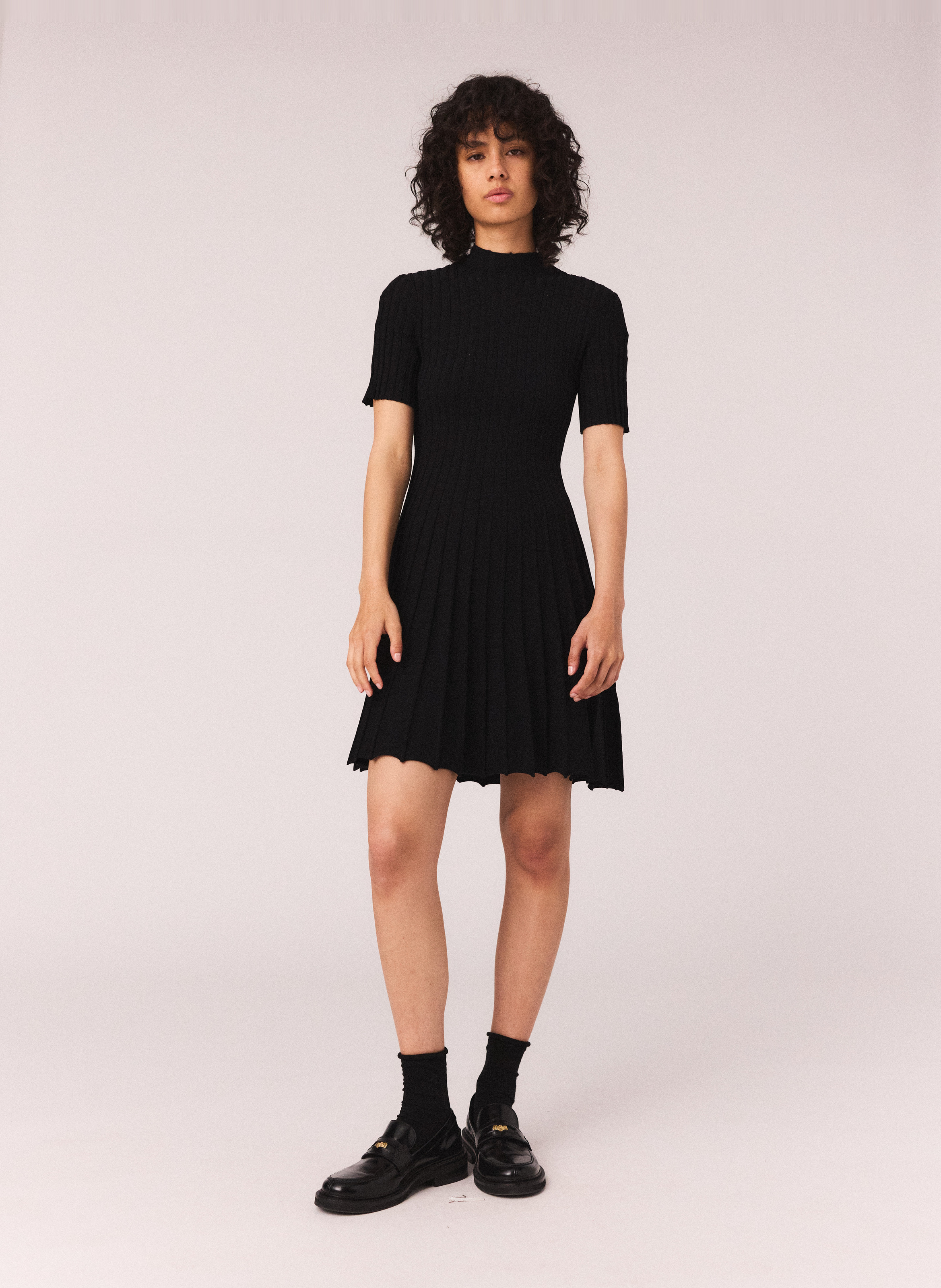 MAJE Robe courte patineuse à détails boutons Noir